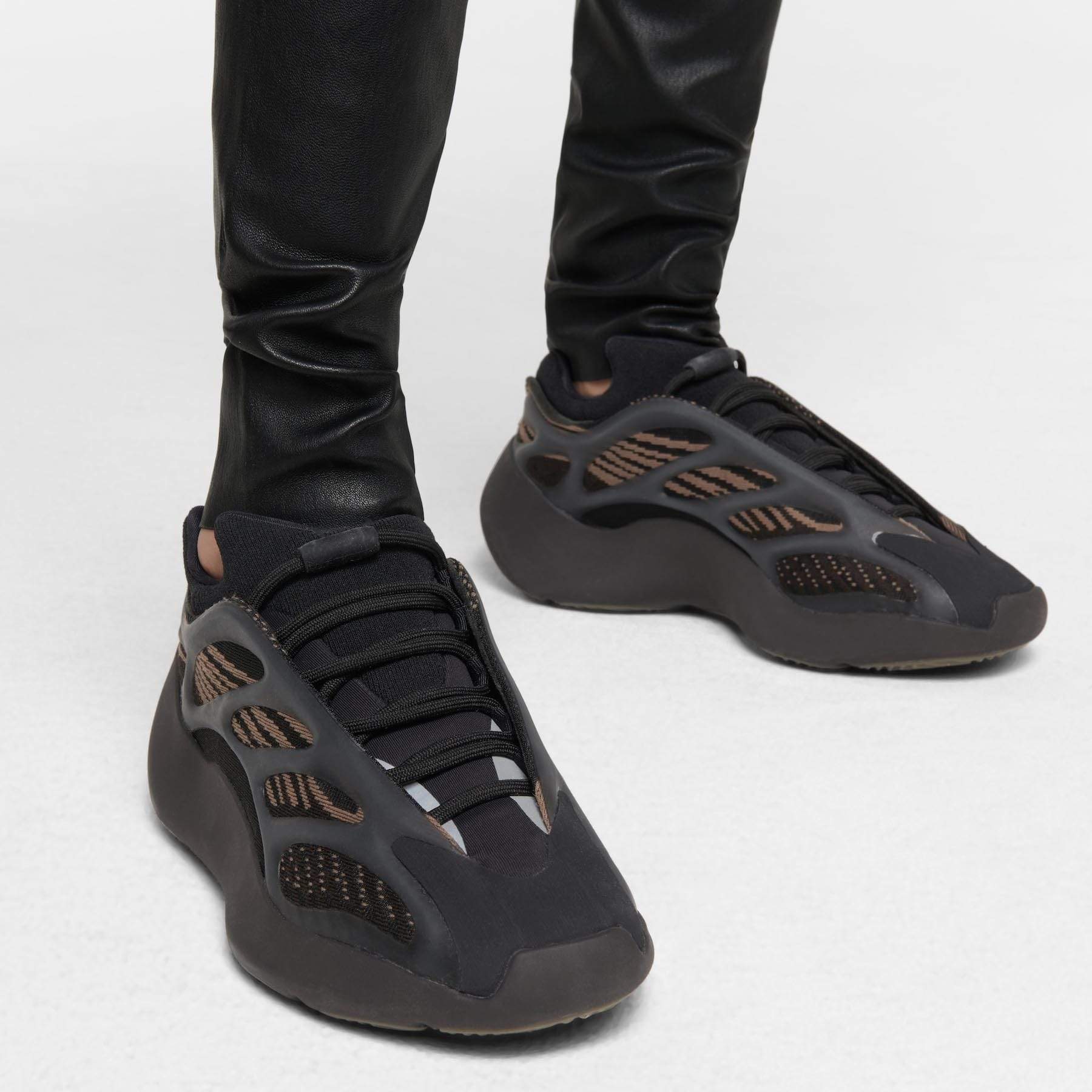 adidas Yeezy 700 V3 'Clay Brown' - Image 7