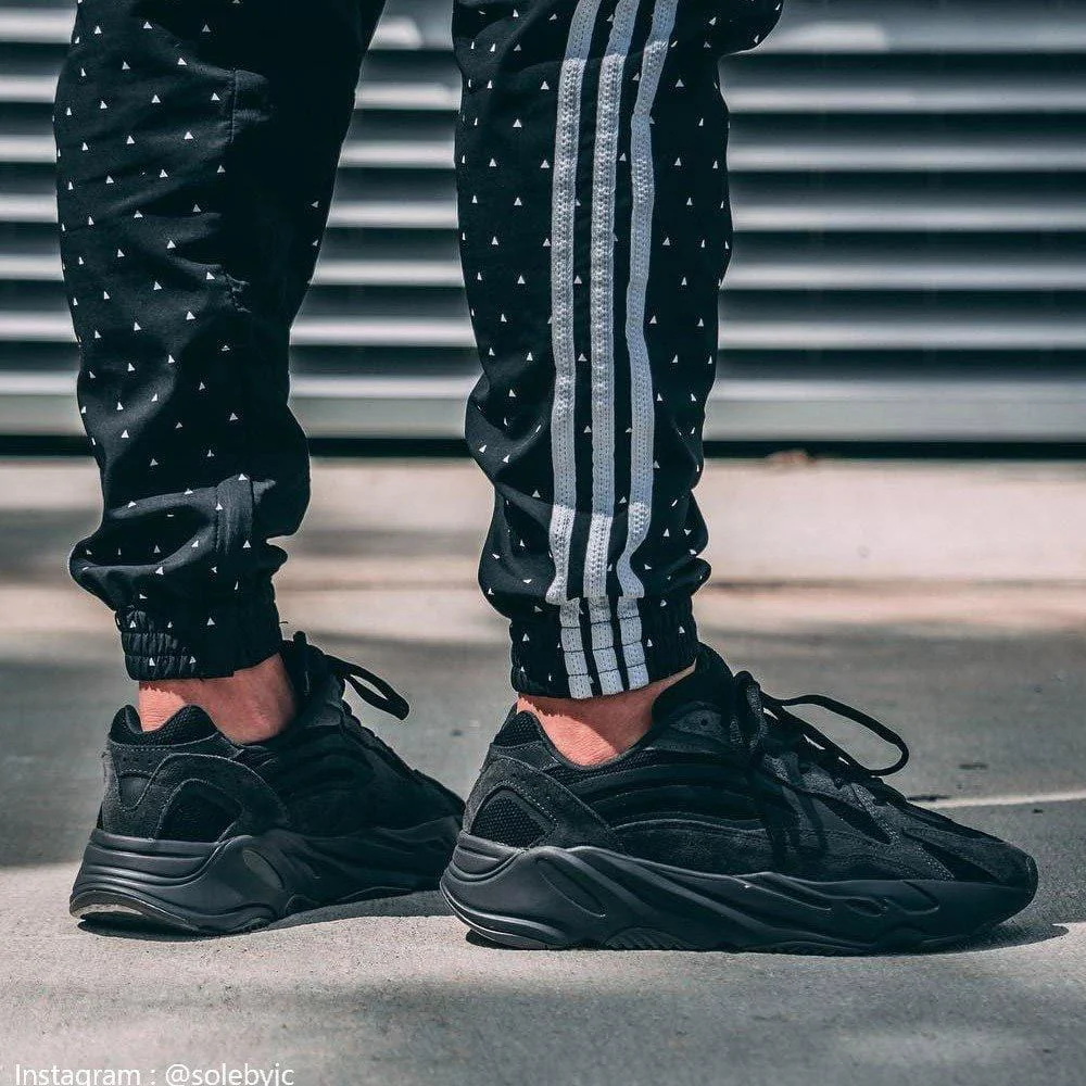 adidas Yeezy Boost 700 V2 Vanta - Image 7