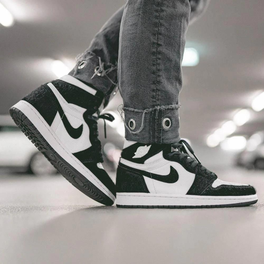Air Jordan 1 Black White Womens - Image 7