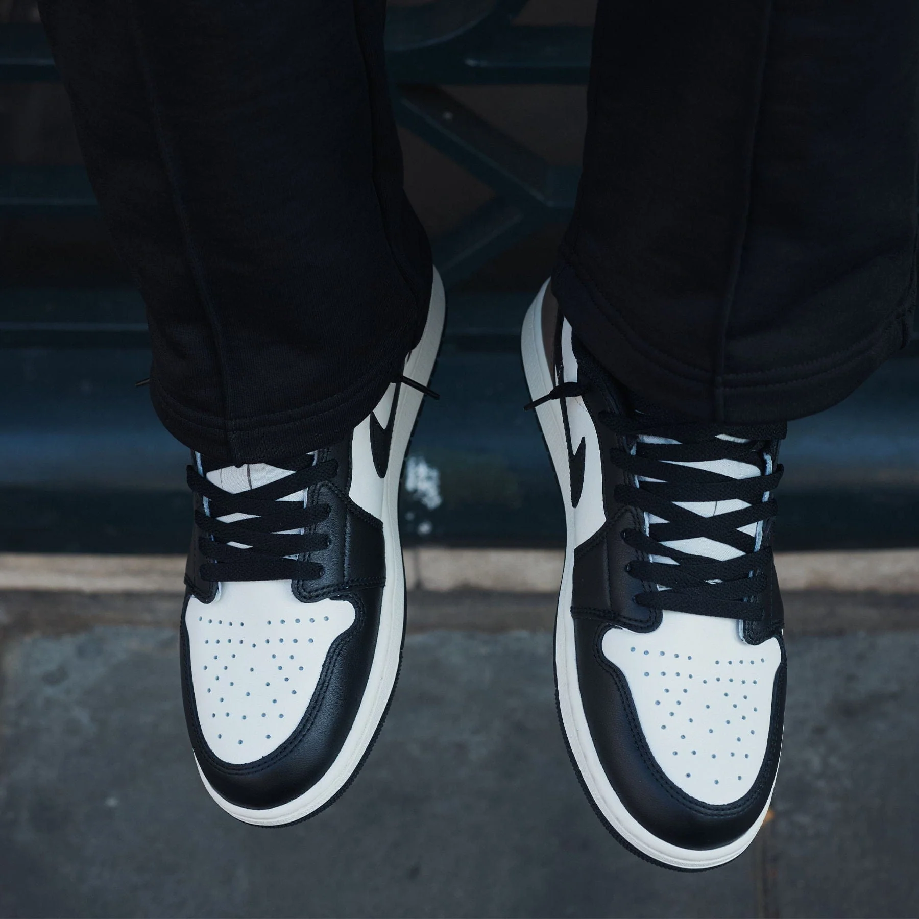 Air Jordan 1 Low OG 'Mocha' - Image 4