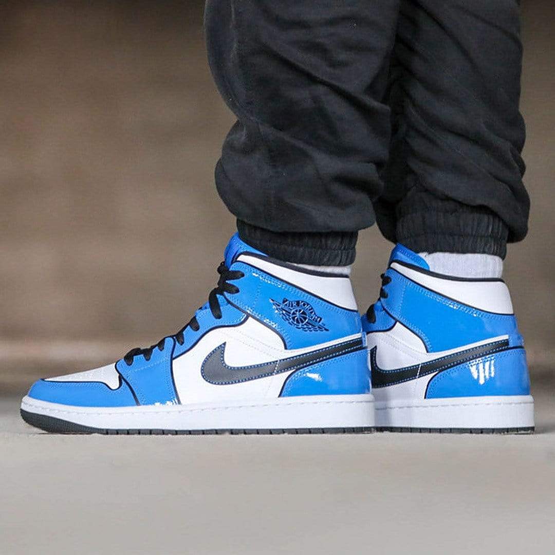 Air Jordan 1 Mid SE 'Signal Blue' - Image 6