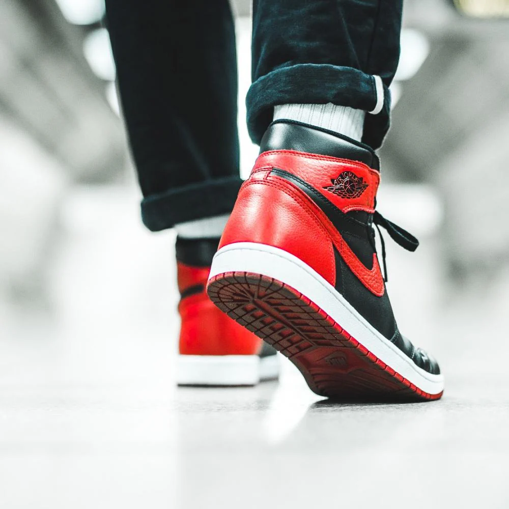 Air Jordan 1 Retro High OG Bred 2016 Banned - Image 3