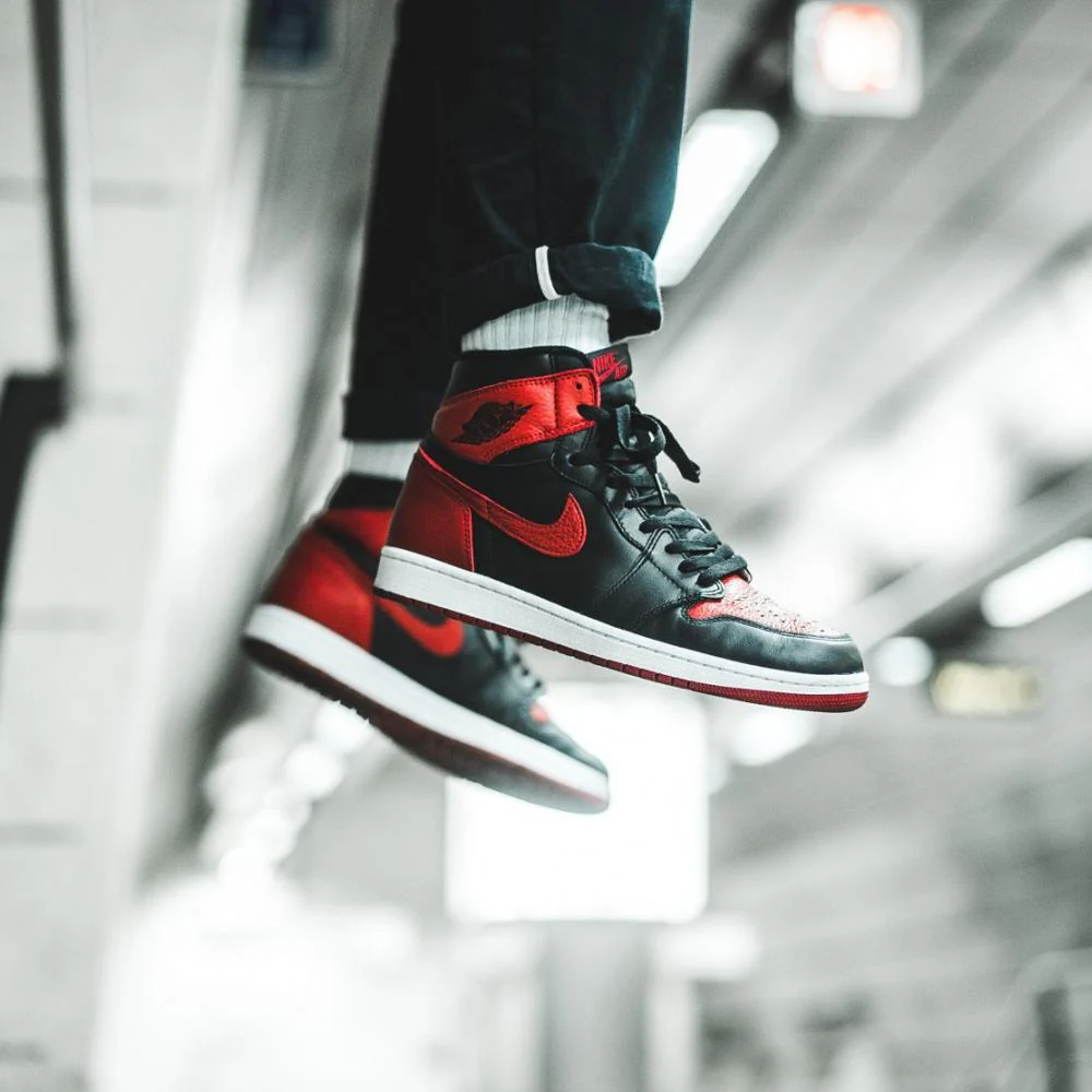 Air Jordan 1 Retro High OG Bred 2016 Banned - Image 9