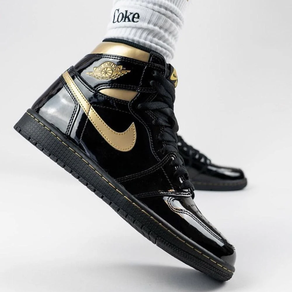 Air Jordan 1 Retro High OG 'Black Metallic Gold' - Image 6