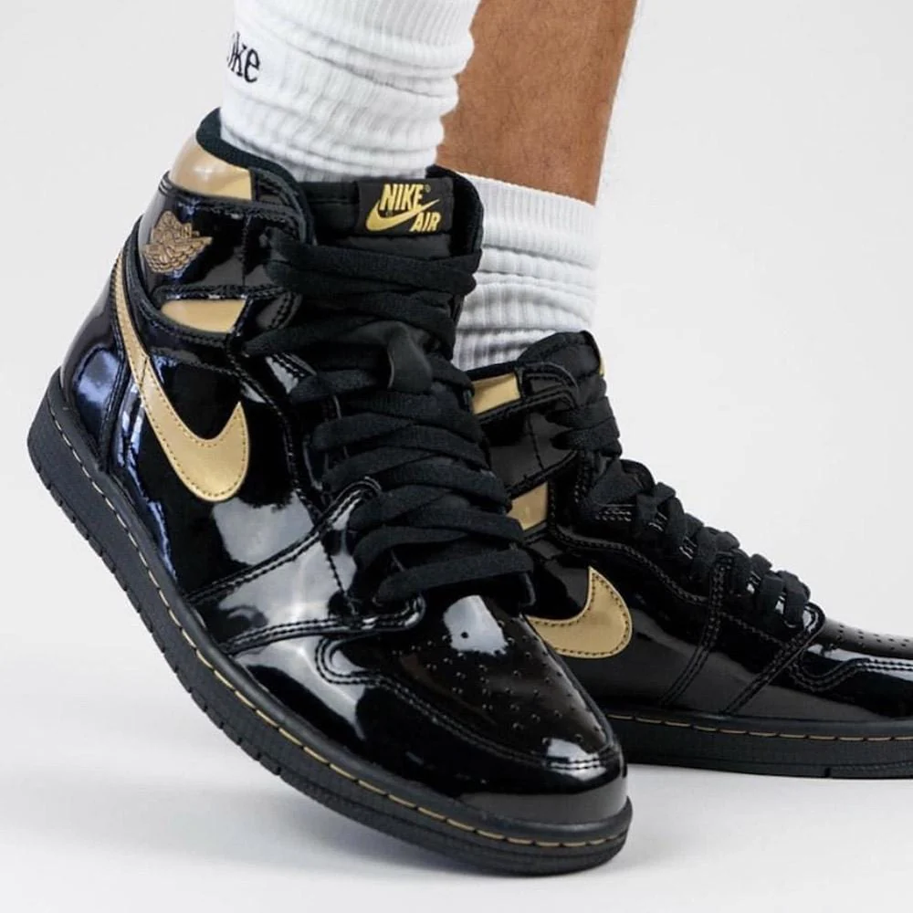 Air Jordan 1 Retro High OG 'Black Metallic Gold' - Image 8