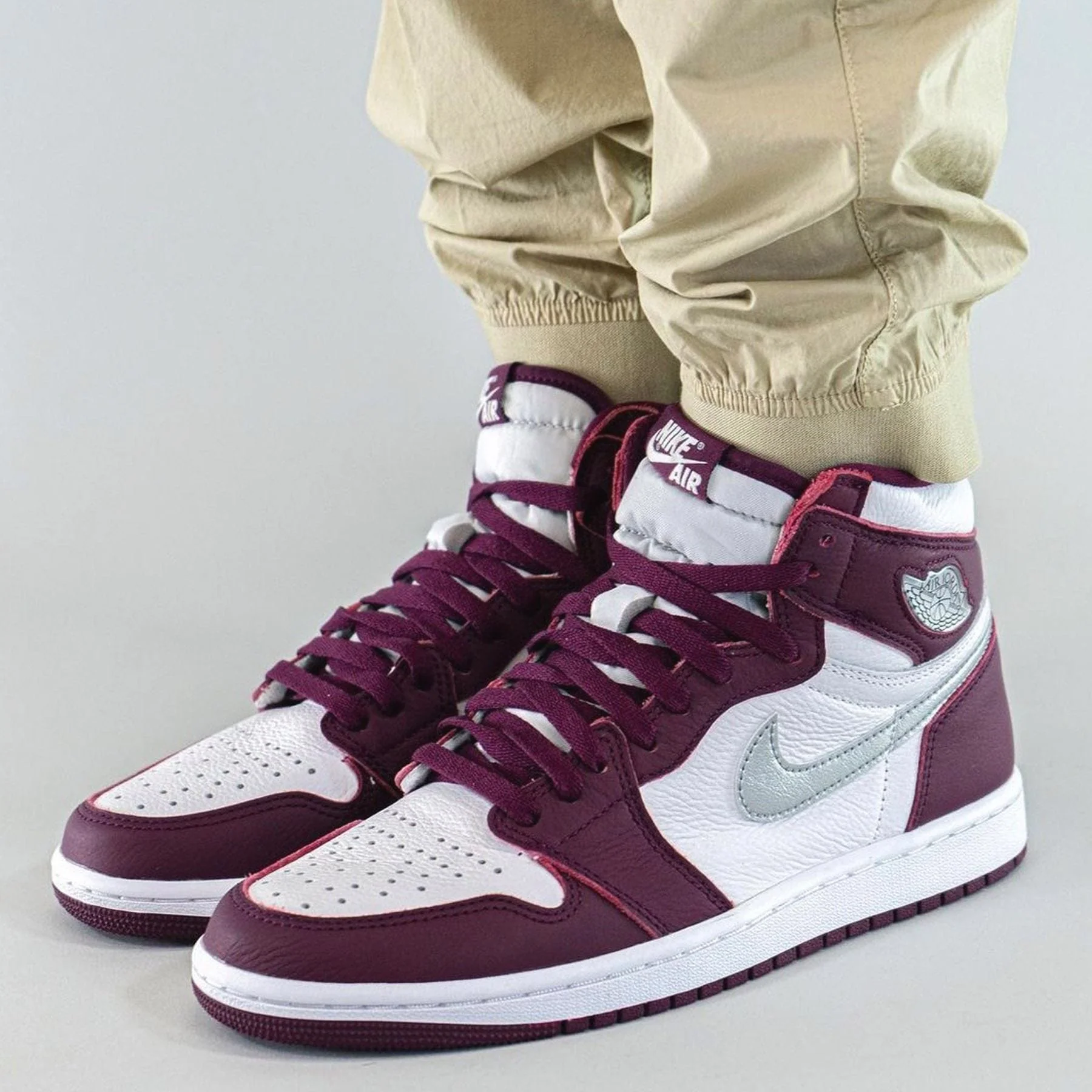 Air Jordan 1 Retro High OG 'Bordeaux' - Image 7