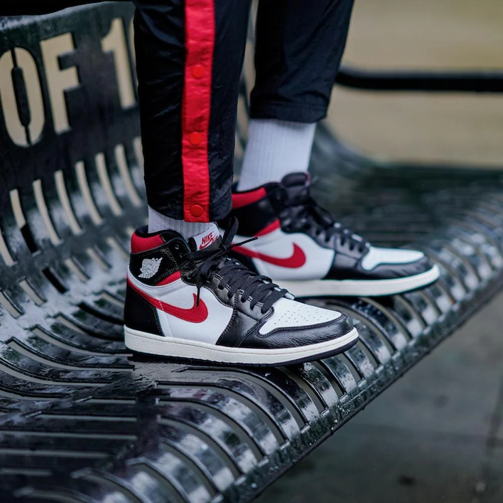 Air Jordan 1 Retro High OG 'Gym Red' - Image 6