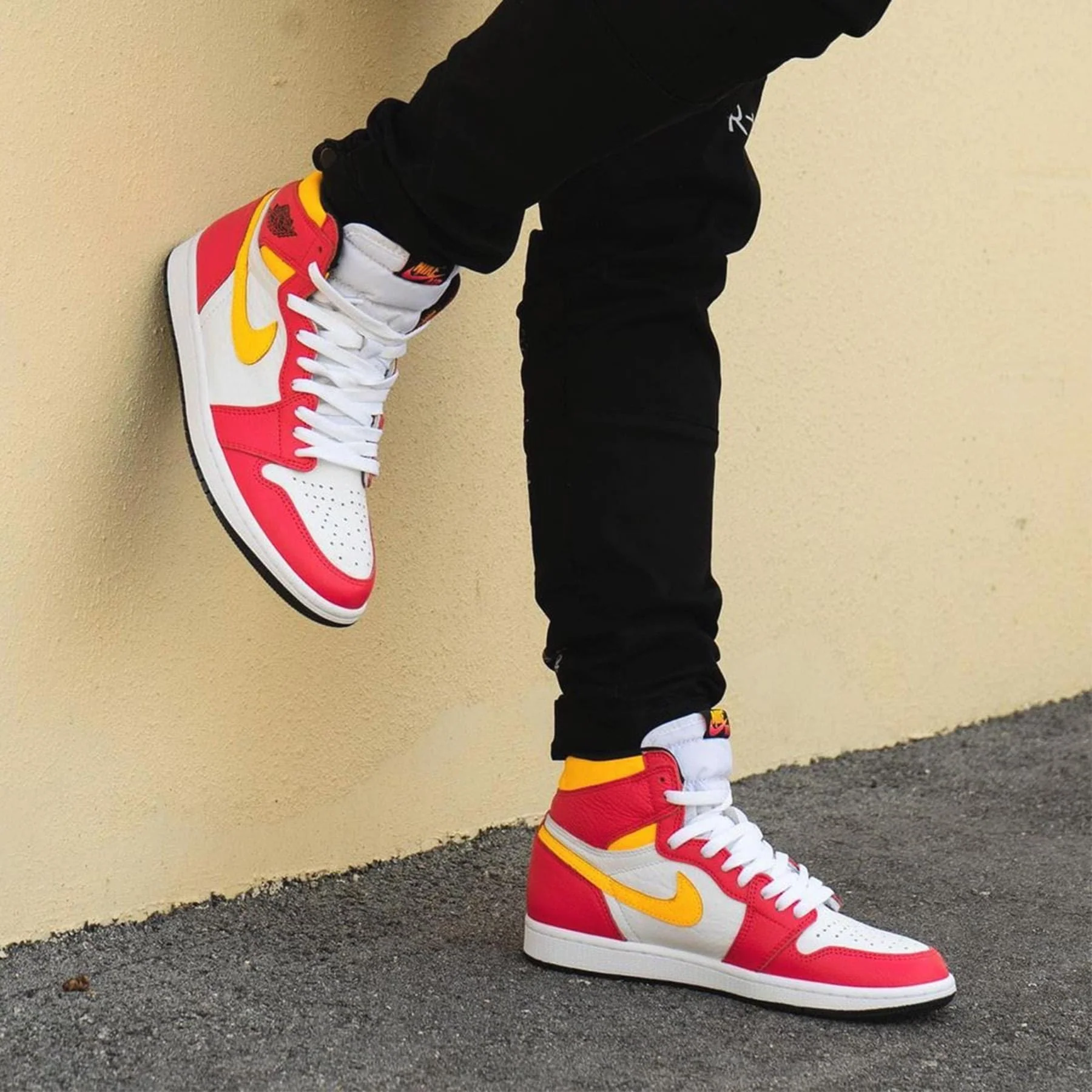 Air Jordan 1 Retro High OG 'Light Fusion Red' - Image 6