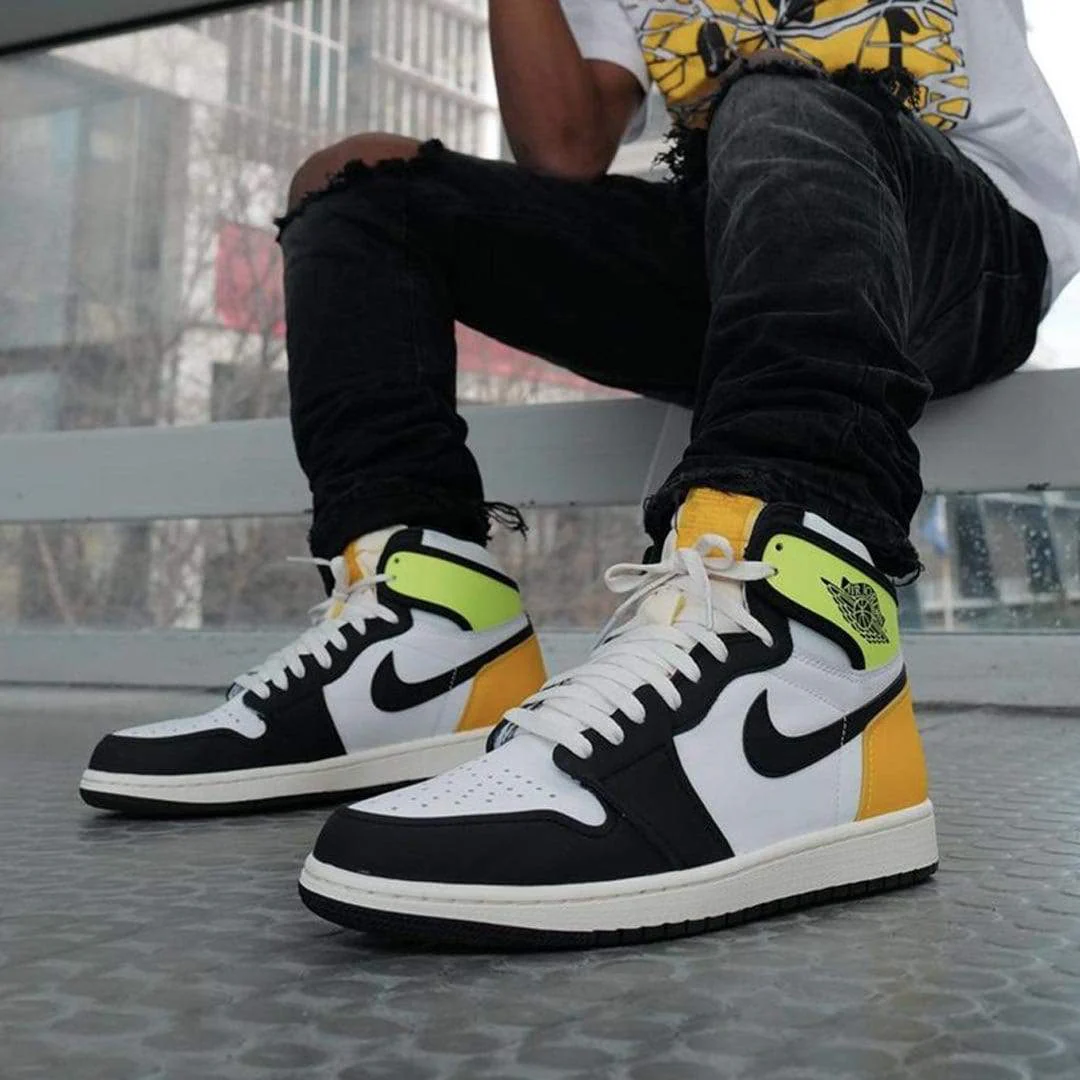 Air Jordan 1 Retro High OG 'Volt Gold' - Image 8