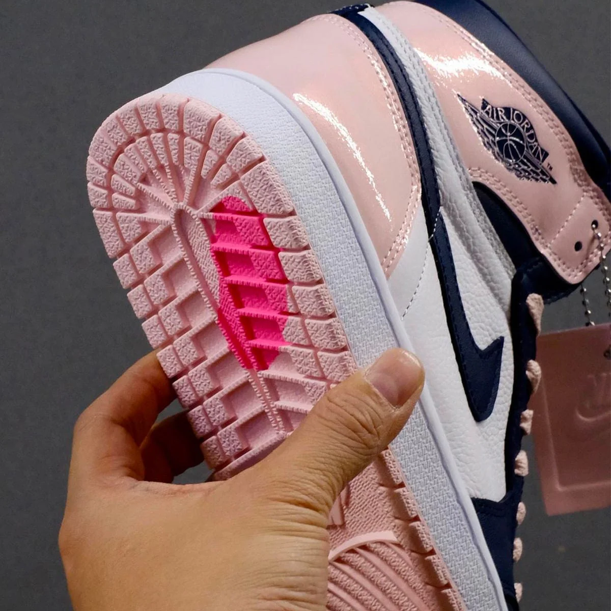 Air Jordan 1 Retro High Wmns OG SE 'Bubble Gum' - Image 9
