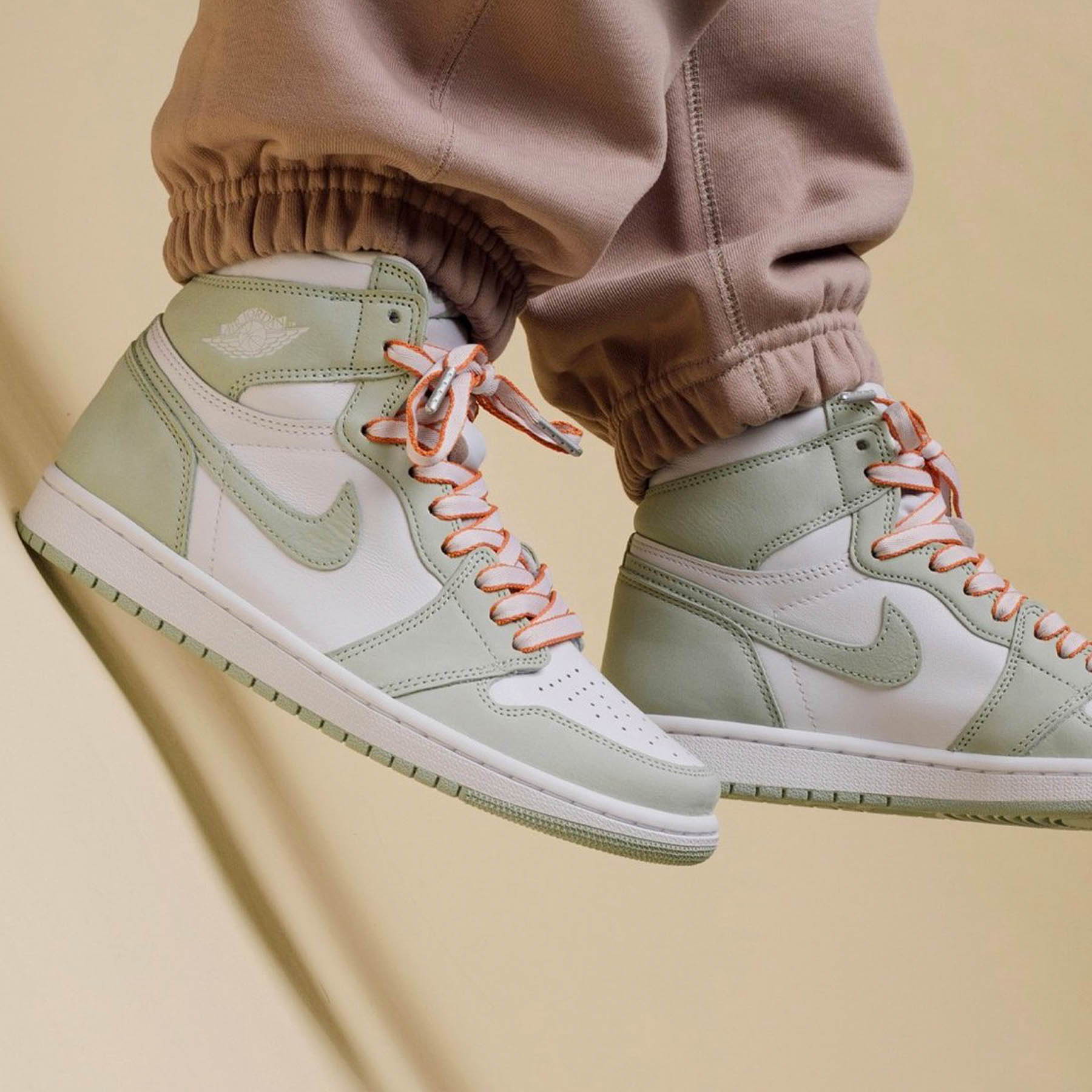 Air Jordan 1 Retro High Wmns OG 'Seafoam' - Image 6