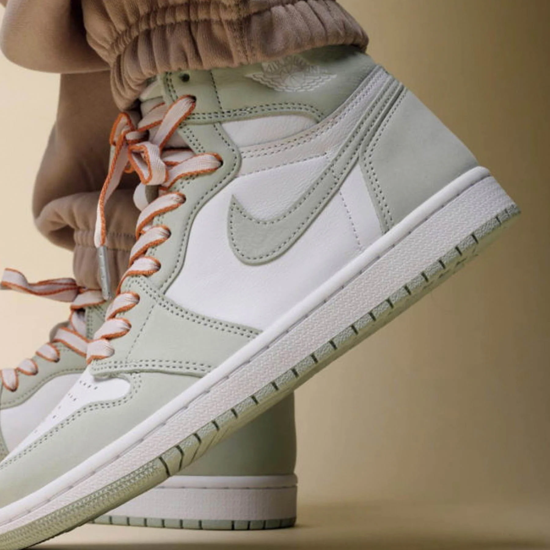 Air Jordan 1 Retro High Wmns OG 'Seafoam' - Image 7