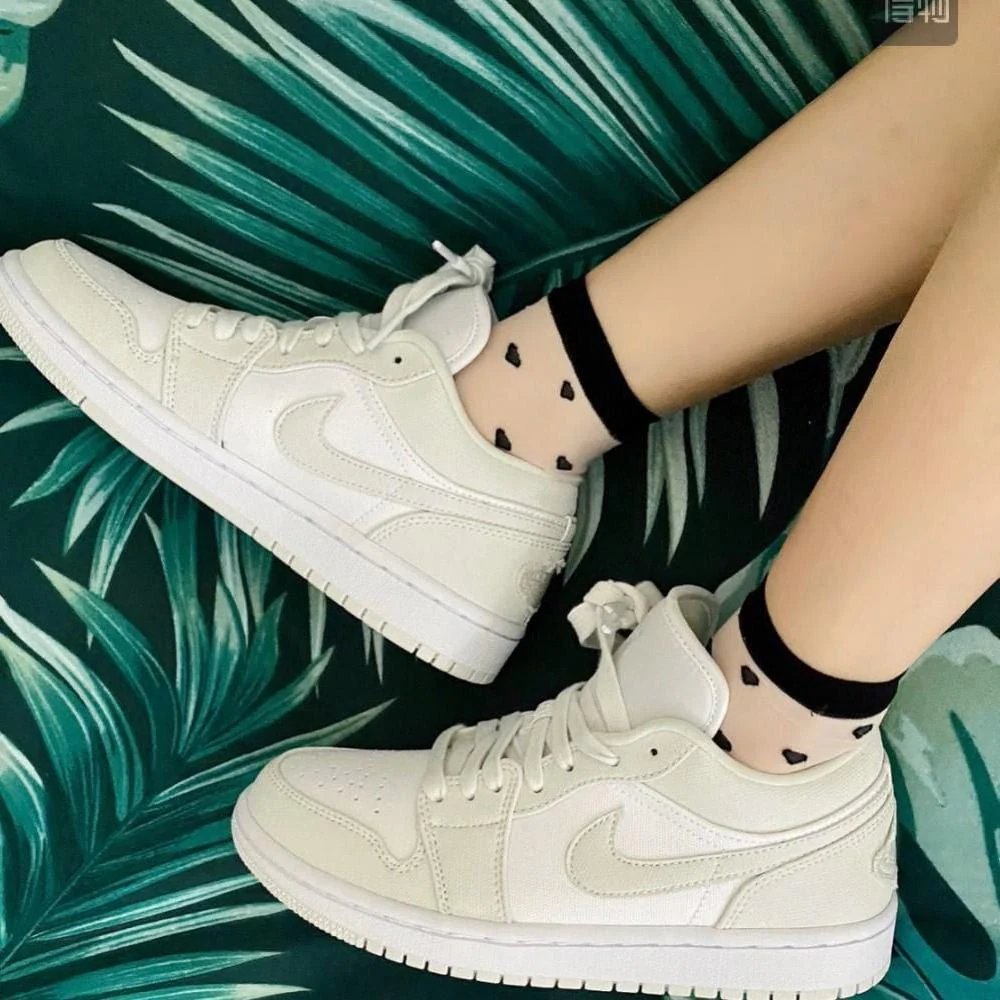 Air Jordan 1 Wmns Low 'Spruce Aura' - Image 9