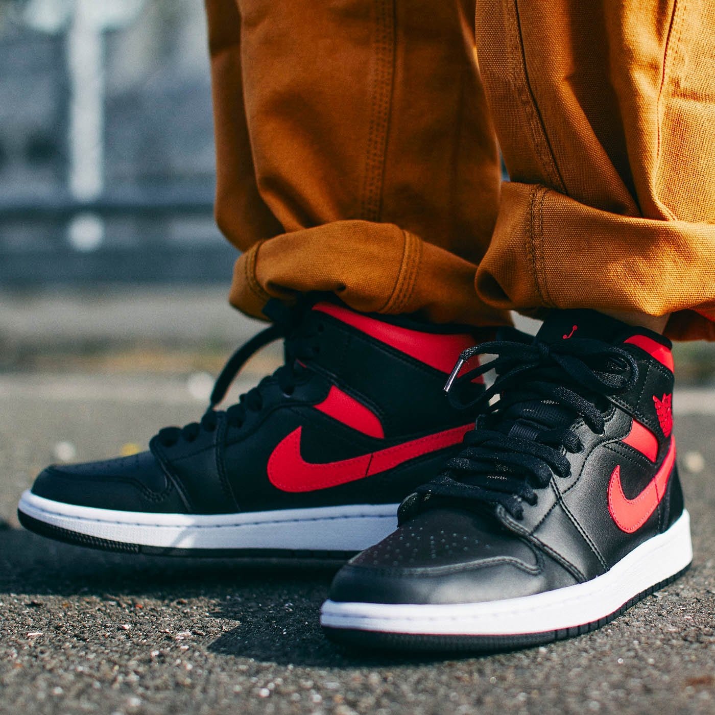 Air Jordan 1 Wmns Mid 'Siren Red' - Image 7