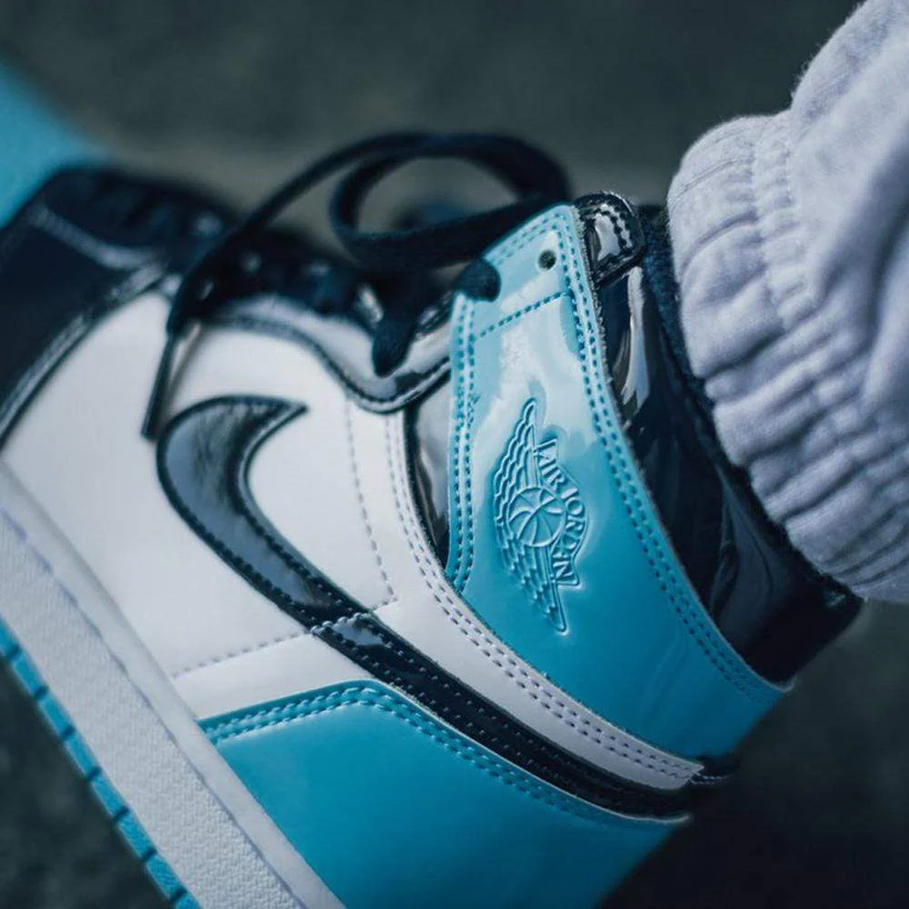 Air Jordan 1 Wmns Retro High OG 'Blue Chill' - Image 8