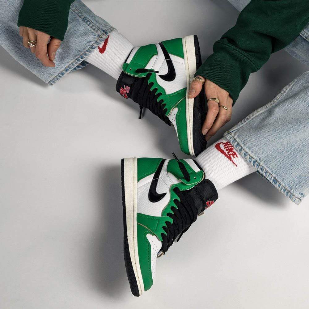 Air Jordan 1 Wmns Retro High OG 'Lucky Green' - Image 6
