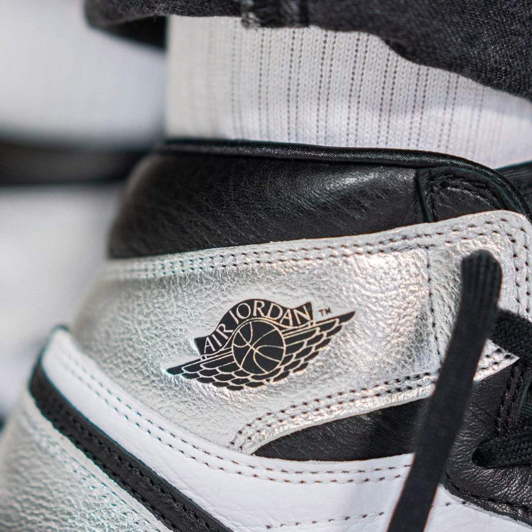 Air Jordan 1 Wmns Retro High OG 'Silver Toe' - Image 7