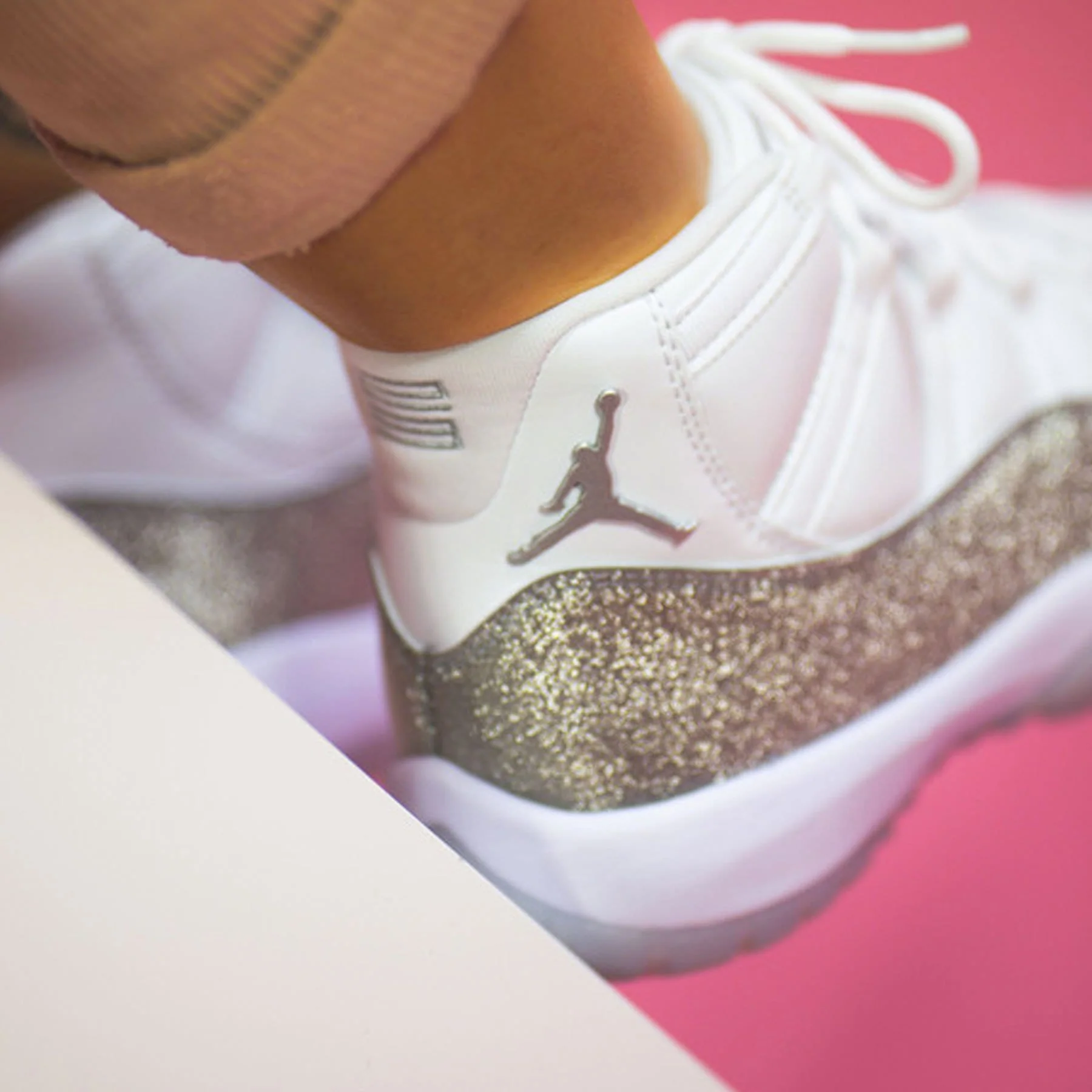 Air Jordan 11 Wmns Retro 'Vast Grey' - Image 7