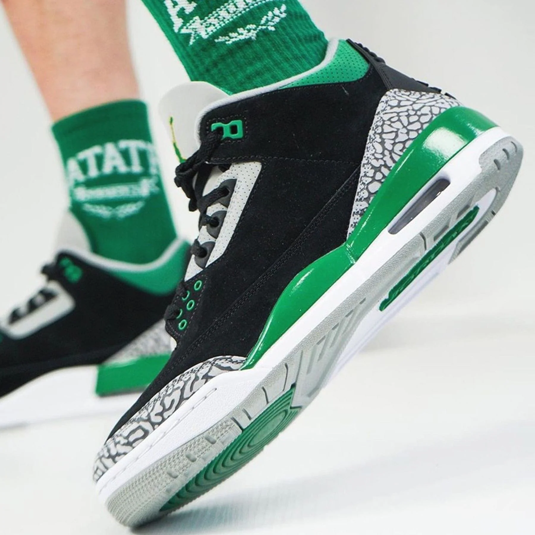 Air Jordan 3 Retro 'Pine Green' - Image 6