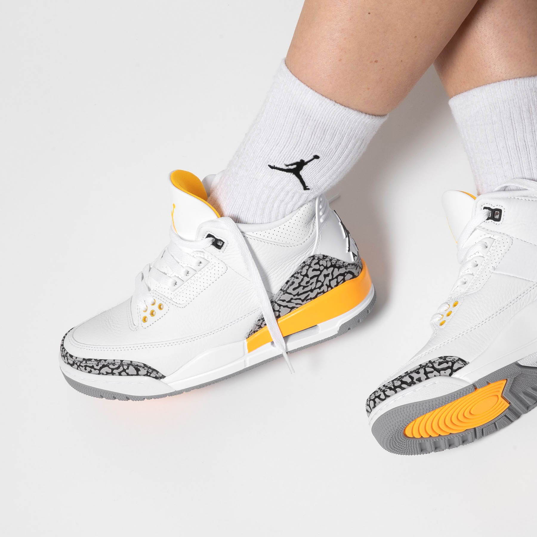 Air Jordan 3 Retro Wmns 'Laser Orange' - Image 8