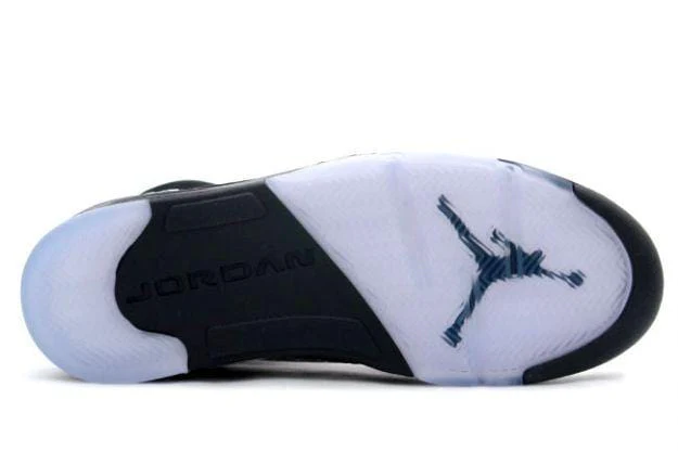 Air Jordan 5 Retro 'Black Metallic Silver' - Image 2