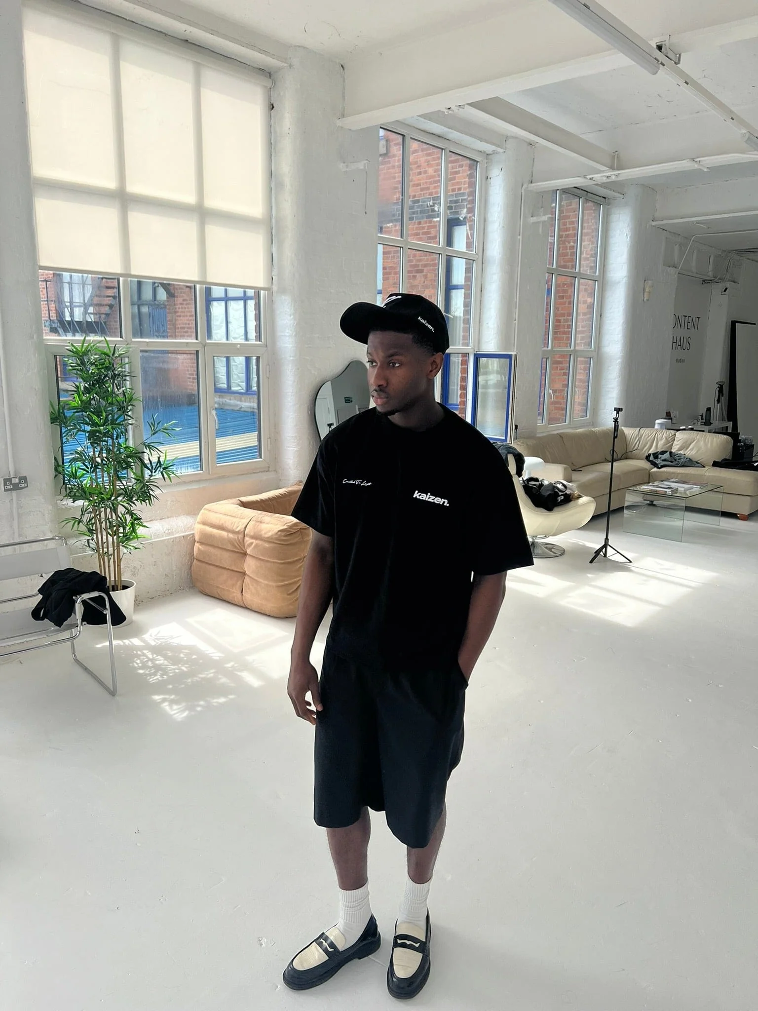 KAIZEN MARKET ARCH TEE BLACK - Image 5