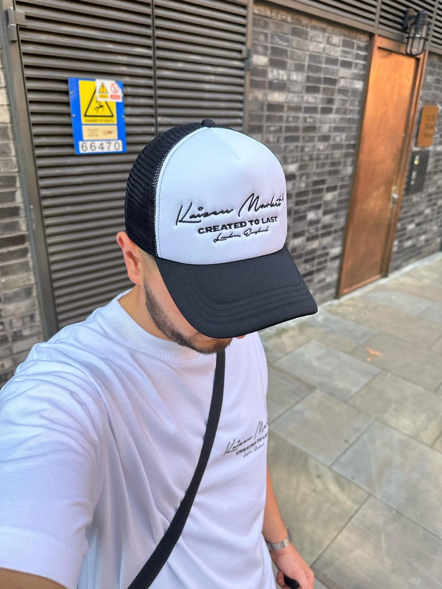KAIZEN MARKET AUTOGRAPH TRUCKER HAT WHITE - Image 3