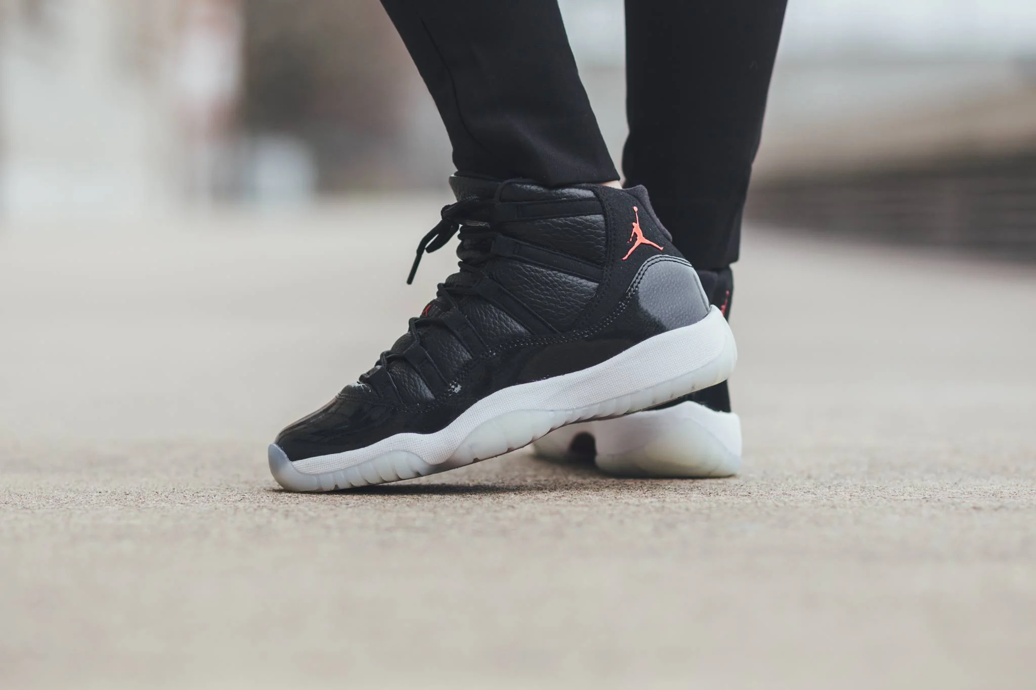 Air Jordan Air 11 '72-10' Junior - Image 6
