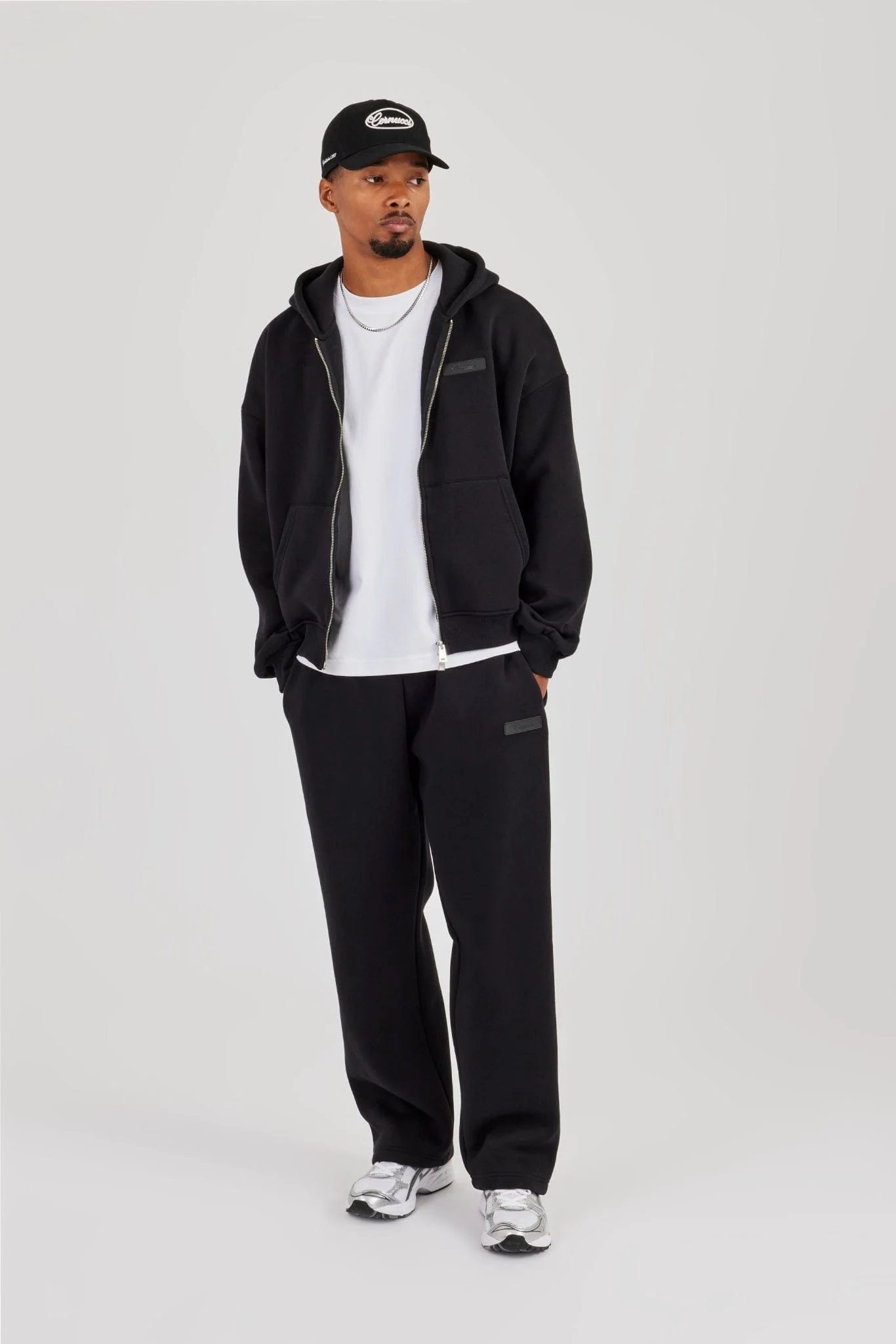 Cernucci Logo Tab Relaxed Jogger  Black - Image 3