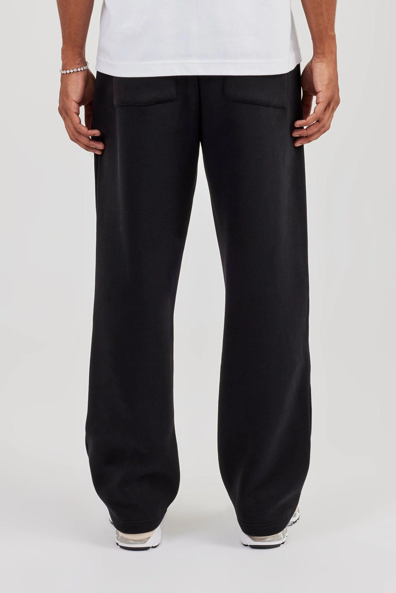 Cernucci Logo Tab Relaxed Jogger  Black - Image 4