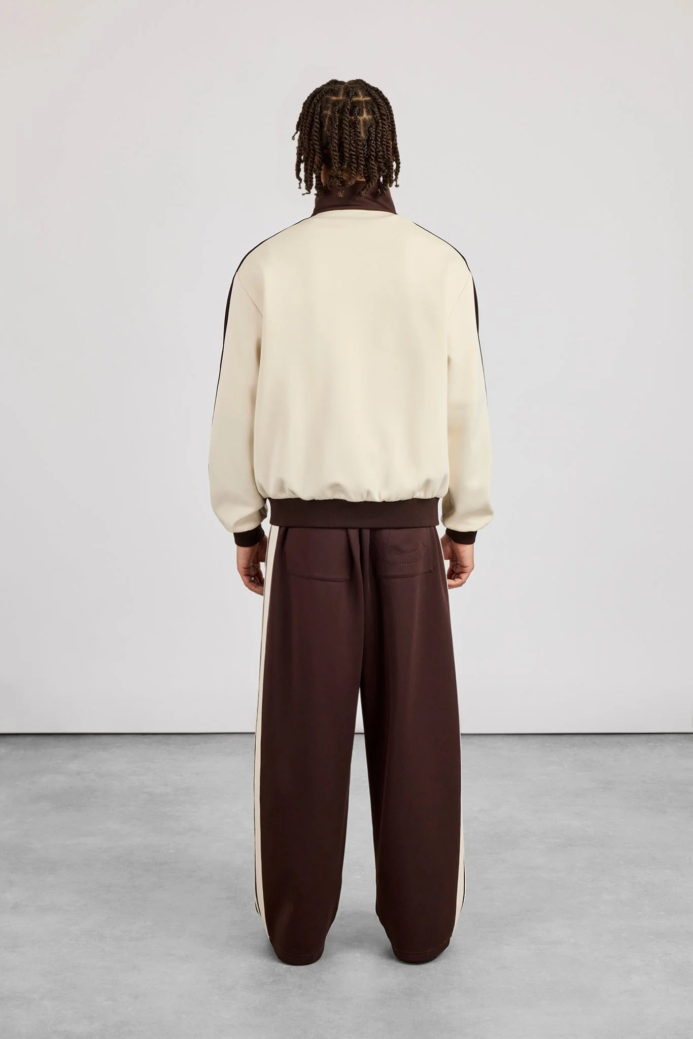 Cernucci Men's Contrast Detail Track Top & Baggy Track Pant - Off White / Chocolate - Image 4