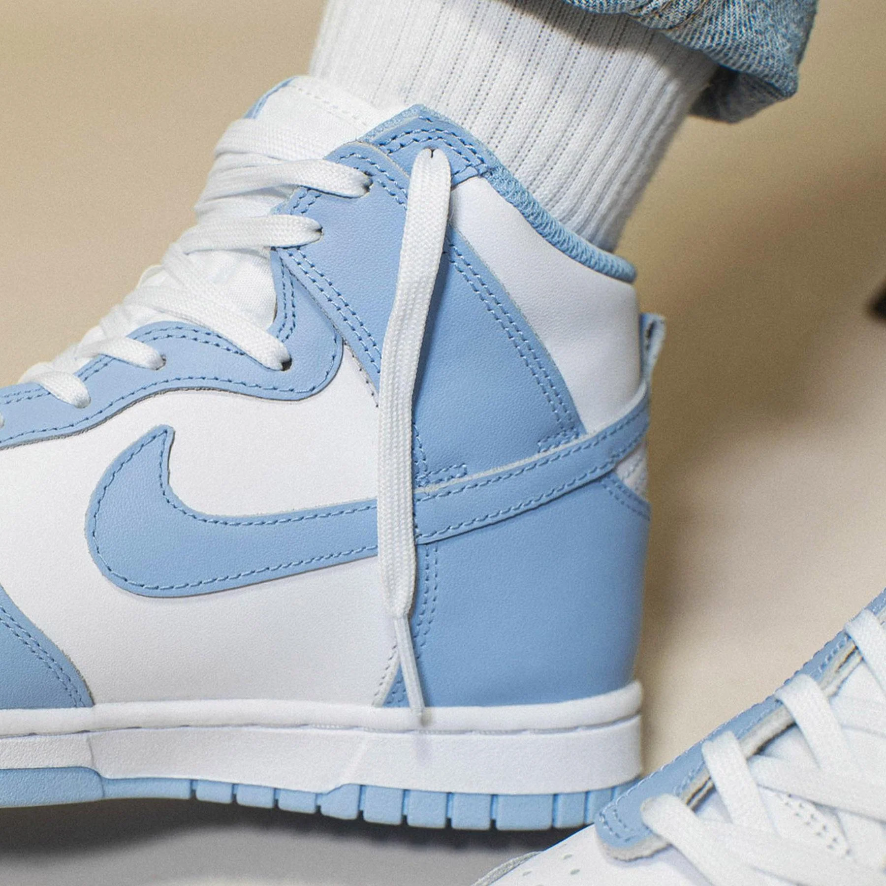 Nike Dunk High Wmns 'Aluminum' - Image 7