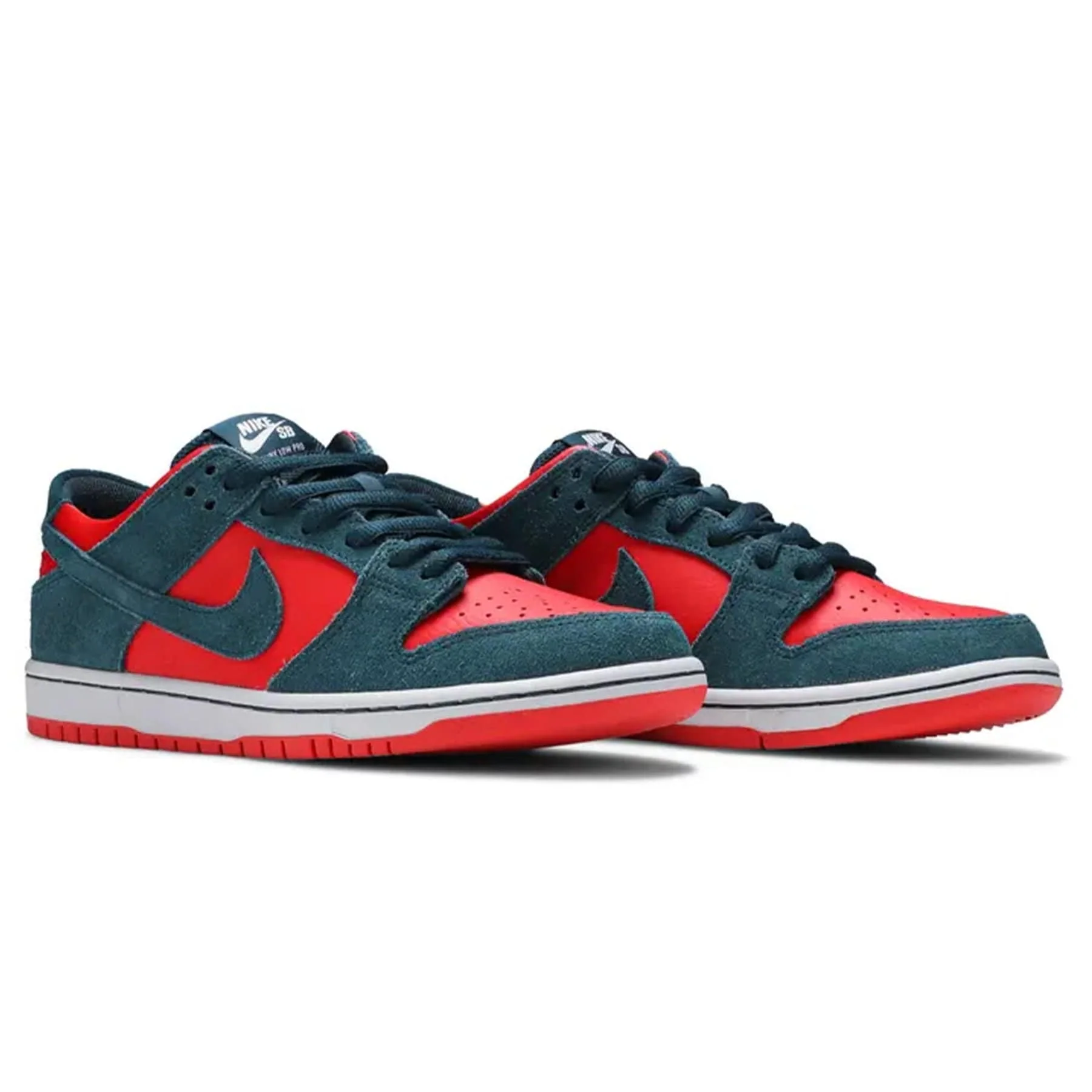 Nike Zoom Dunk Low SB 'Reverse Shark' - Image 3