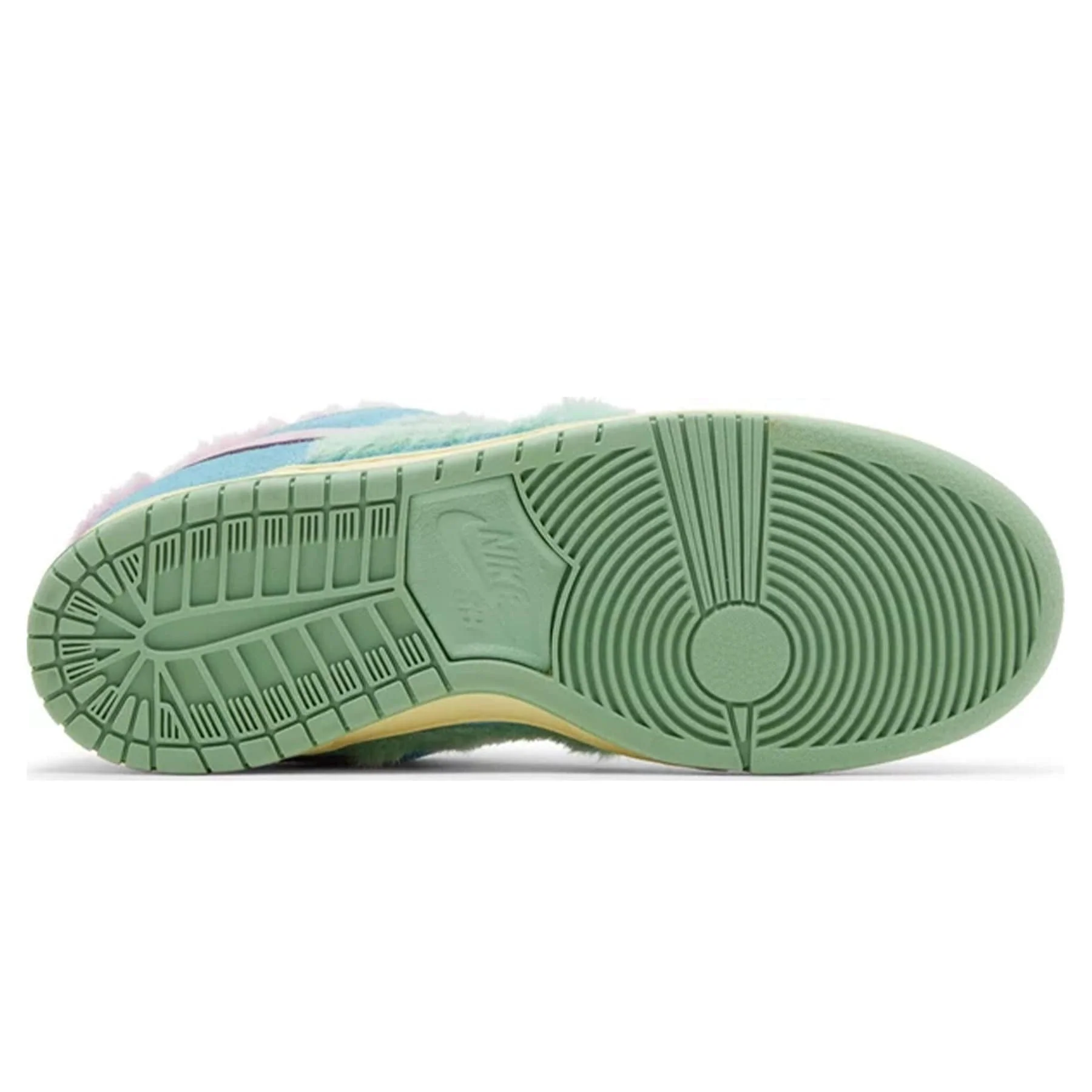 Verdy x Nike Dunk SB Low 'Visty' - Image 5