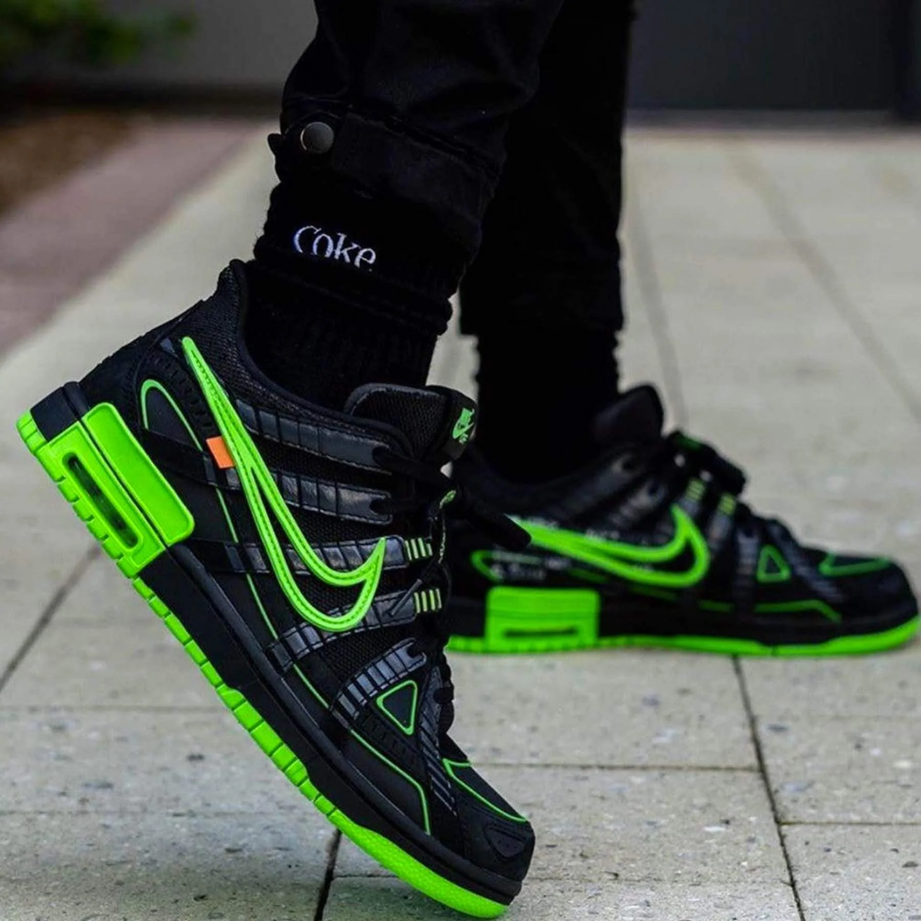 Off-White x Nike Air Rubber Dunk 'Green Strike' - Image 8