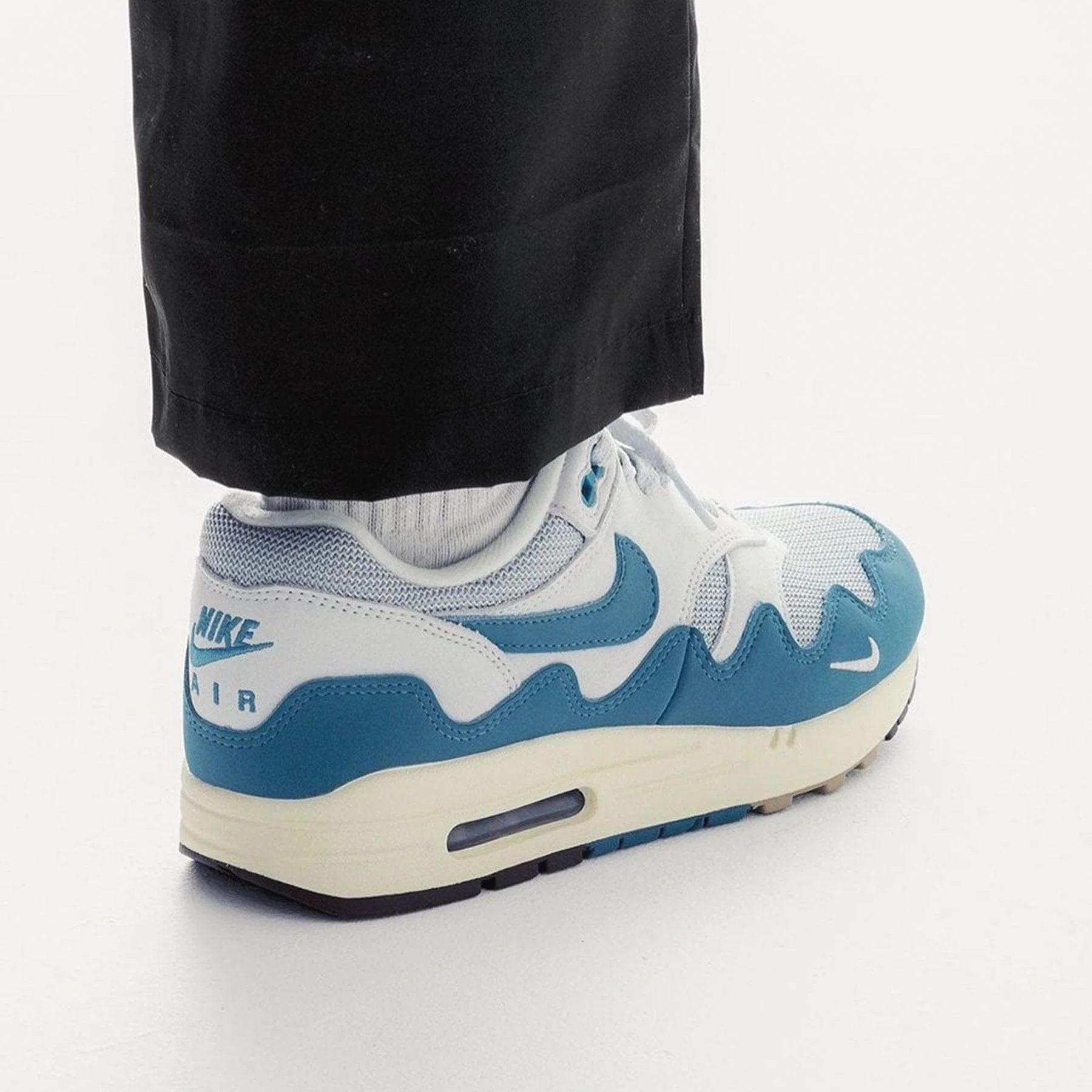 Patta x Nike Air Max 1 'Noise Aqua' - Image 7