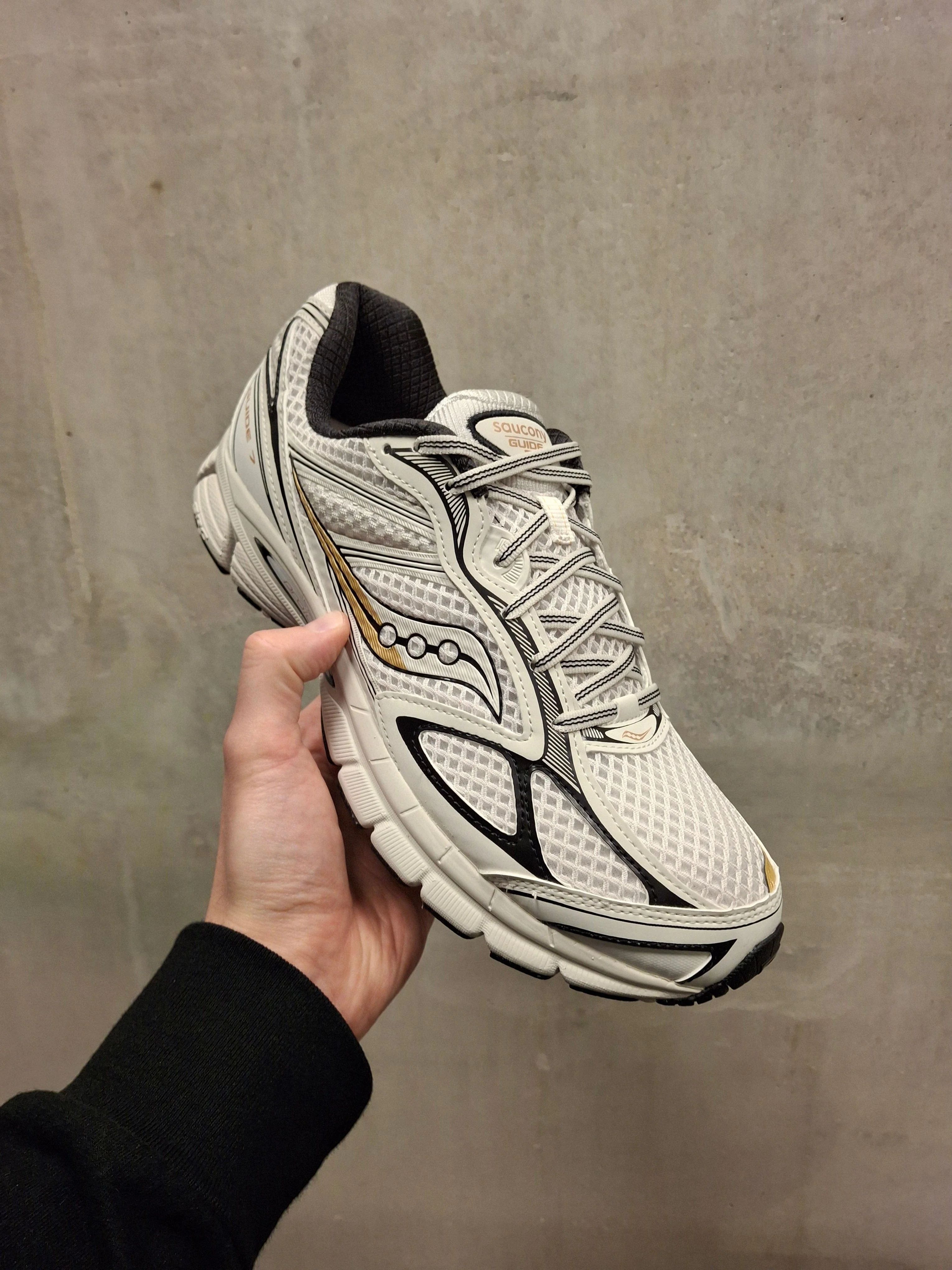 Saucony Progrid Guide 7 'Onyx Gold' - Image 7