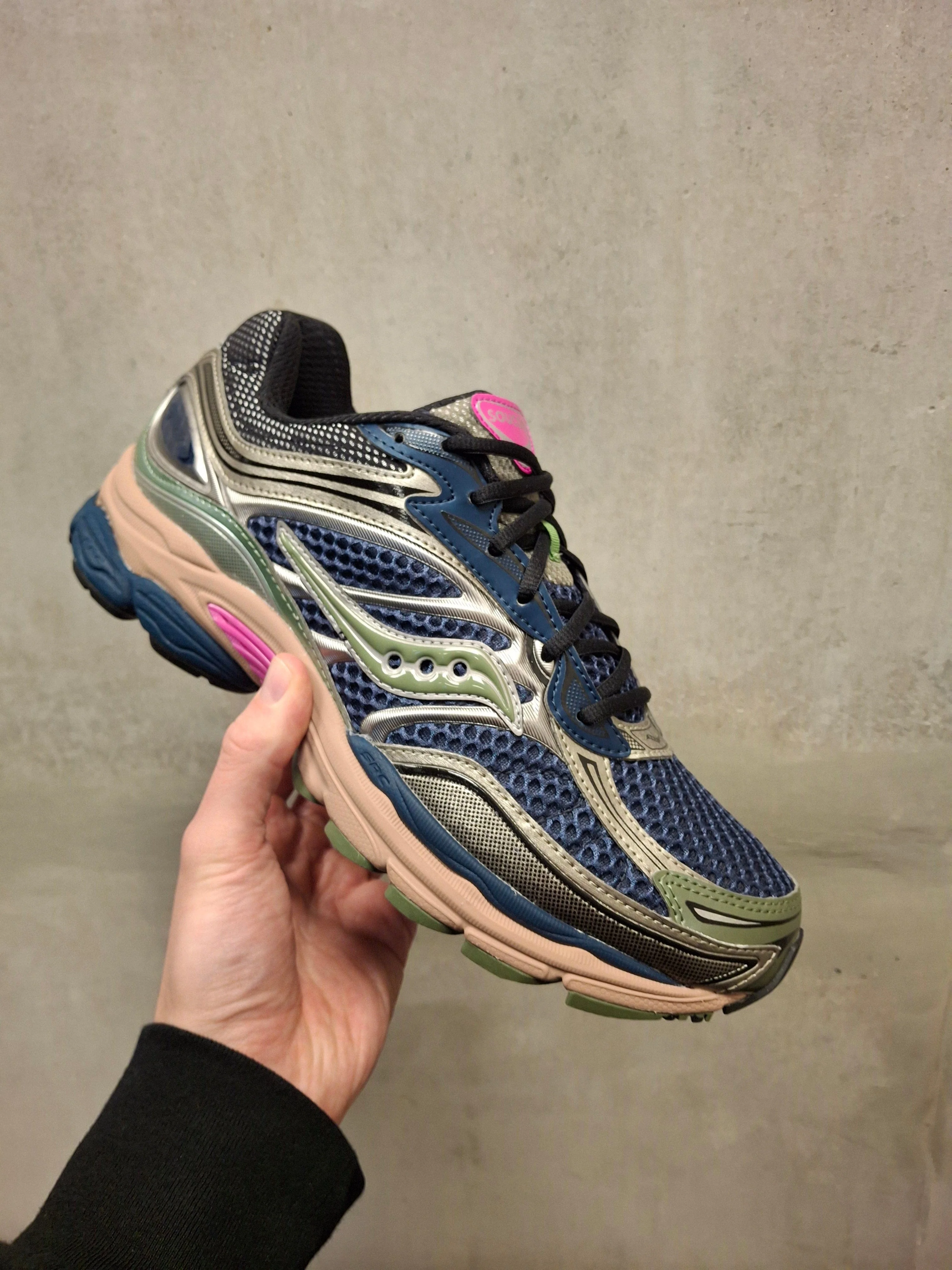 Saucony Progrid Omni 9 Disrupt 'Blue Brush' - Image 7