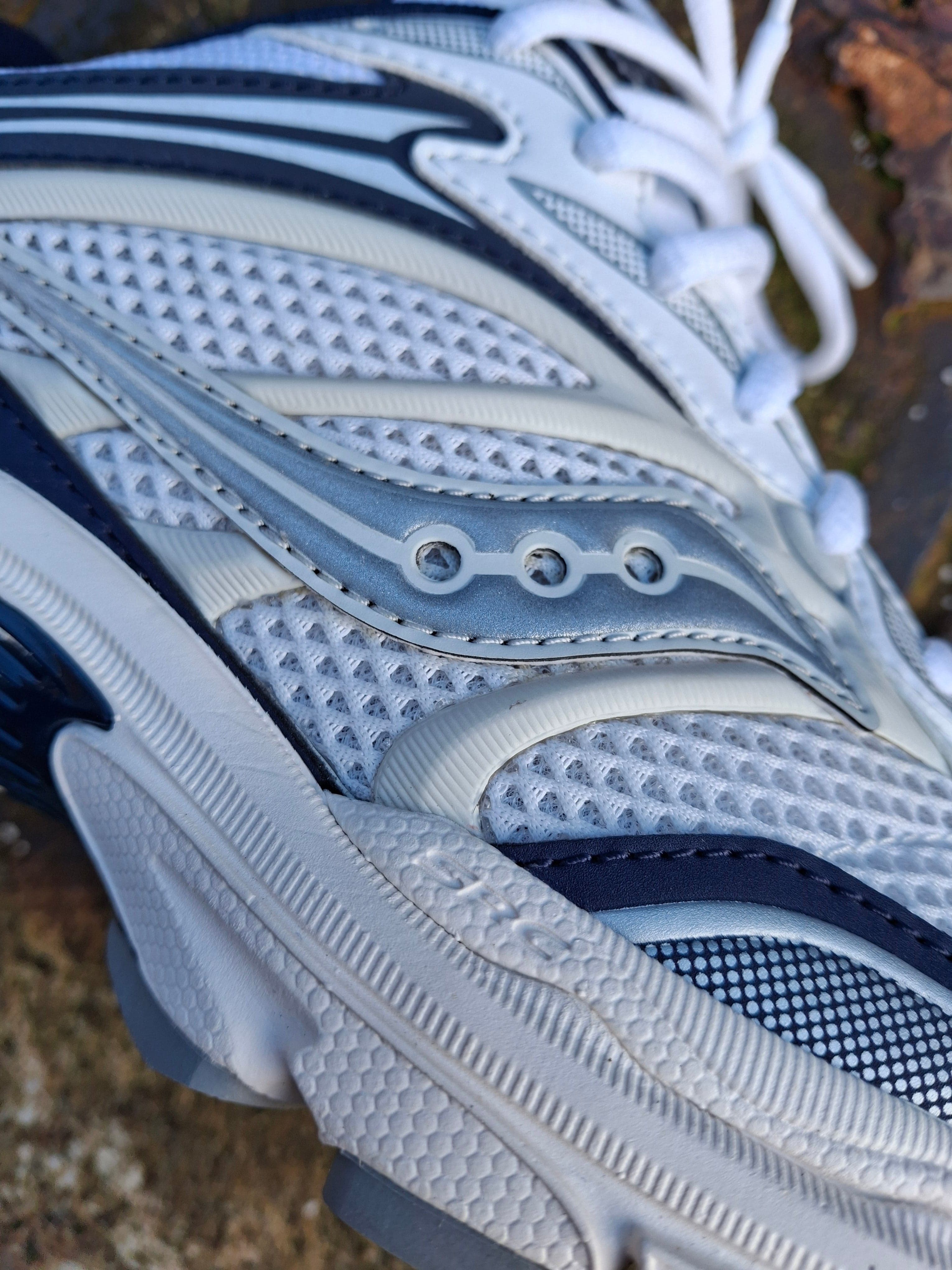 Saucony Progrid Omni 9 'White Navy' - Image 8