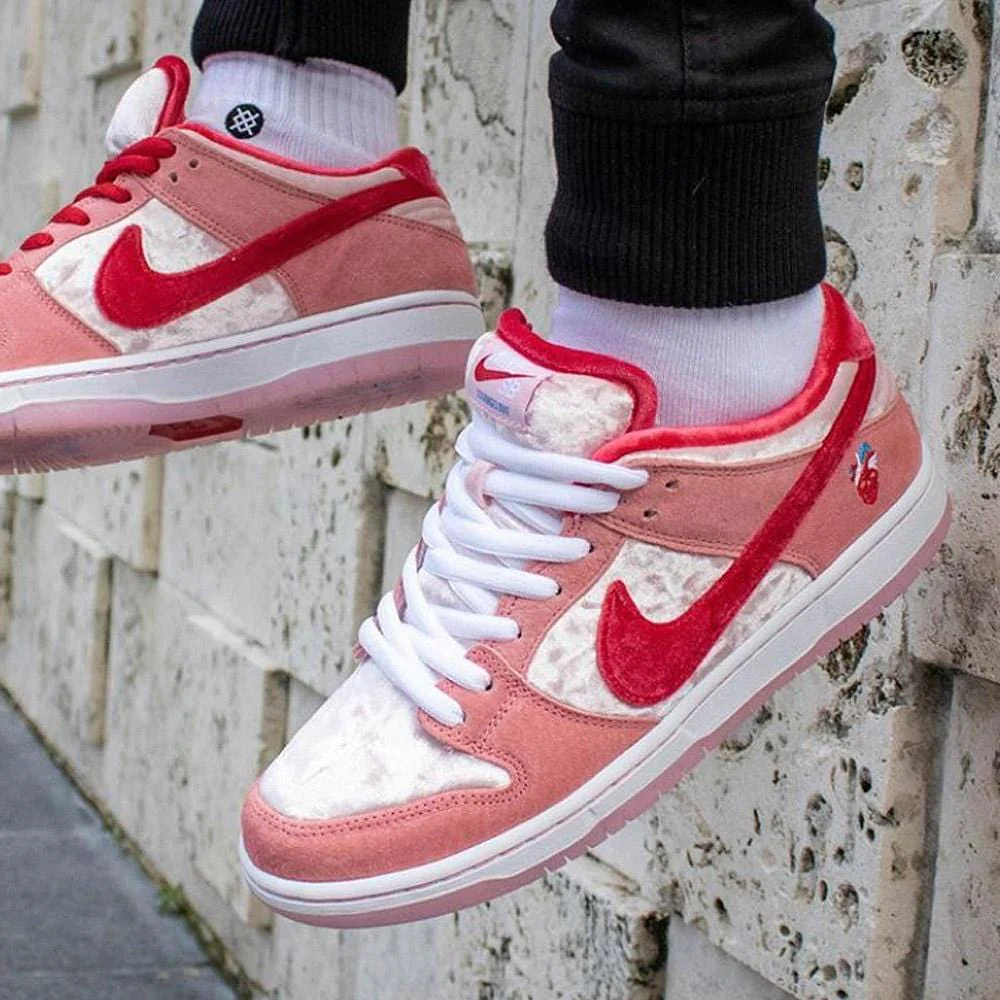 StrangeLove x Nike Dunk Low SB 'Valentine's Day' - Image 7