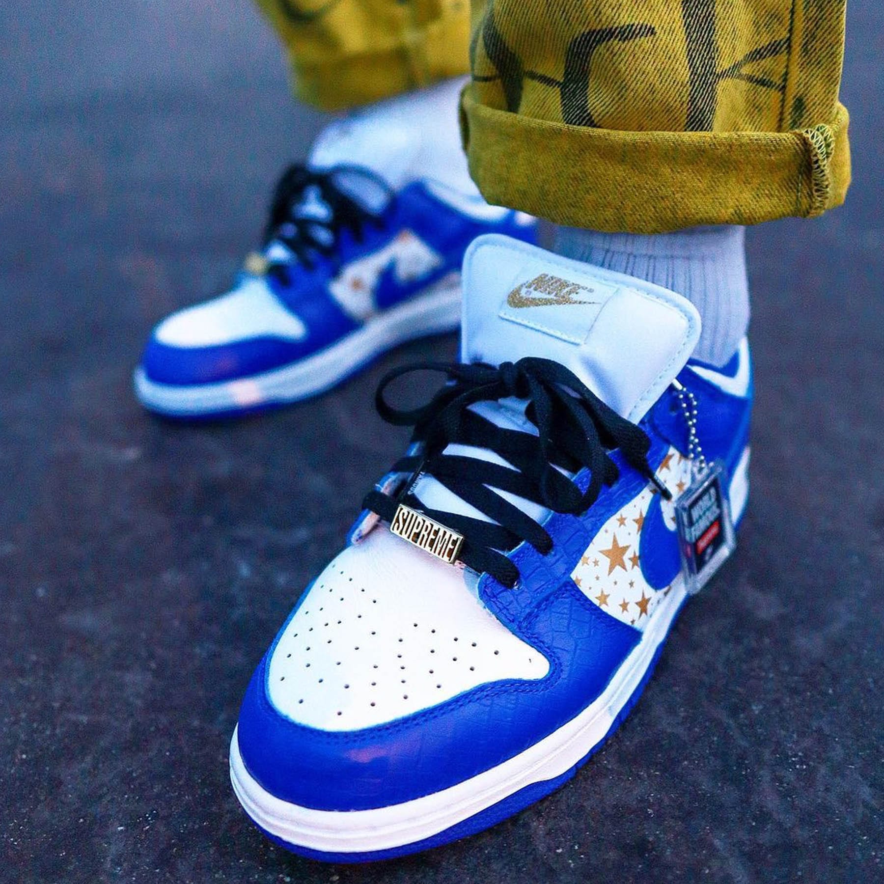 Supreme x Nike Dunk Low OG SB QS 'Hyper Royal' - Image 6