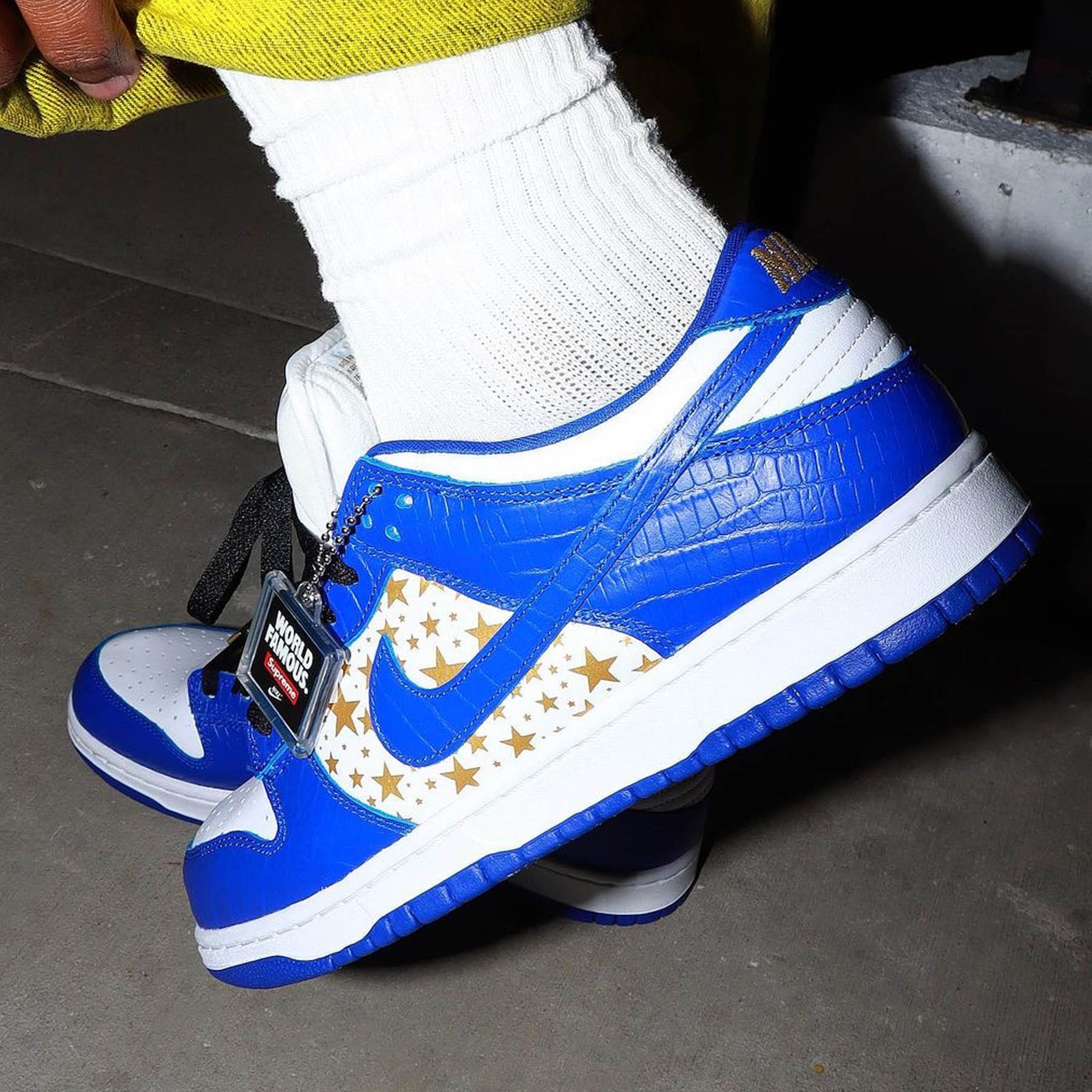 Supreme x Nike Dunk Low OG SB QS 'Hyper Royal' - Image 9