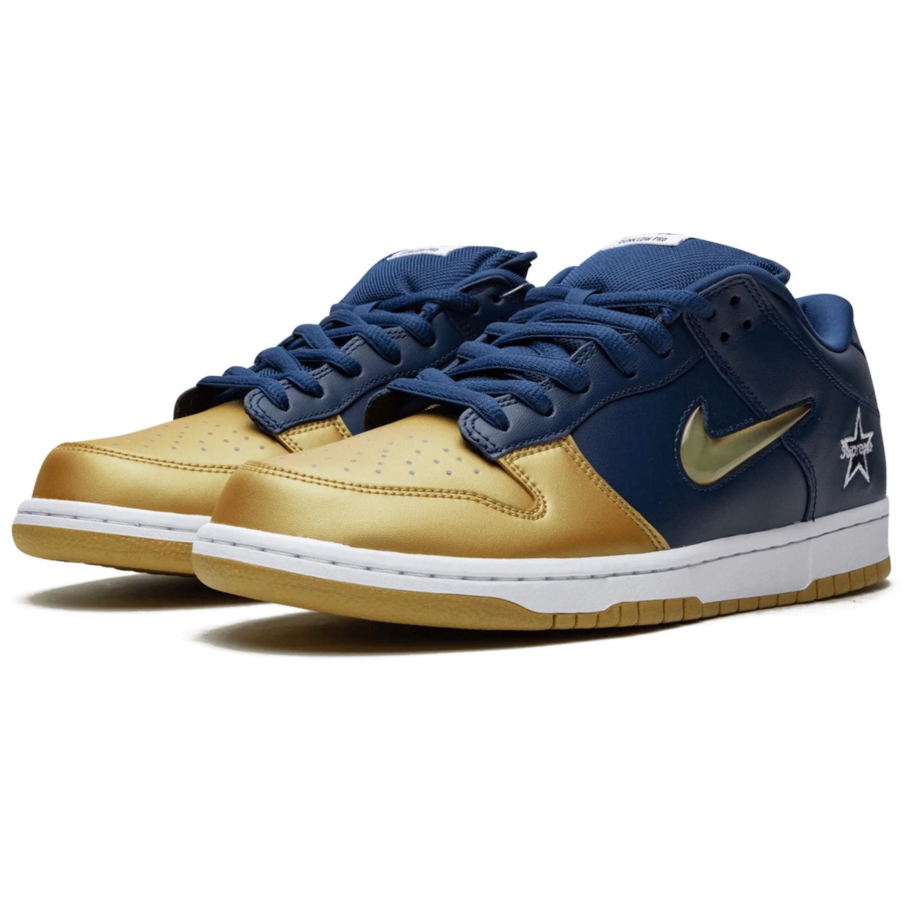 Supreme x Nike Dunk SB Low QS 'Metallic Gold' - Image 2
