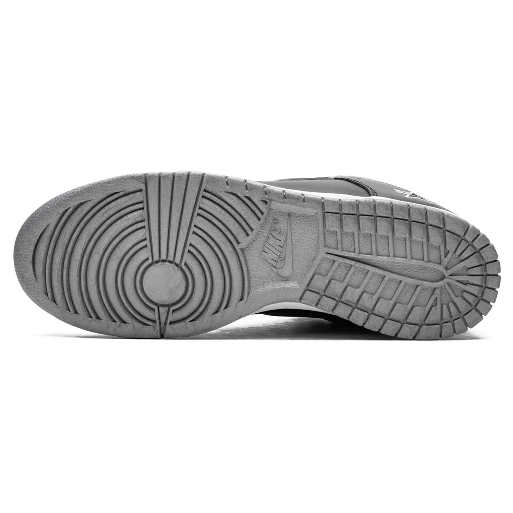 Supreme x Nike Dunk SB Low QS 'Metallic Silver' - Image 5