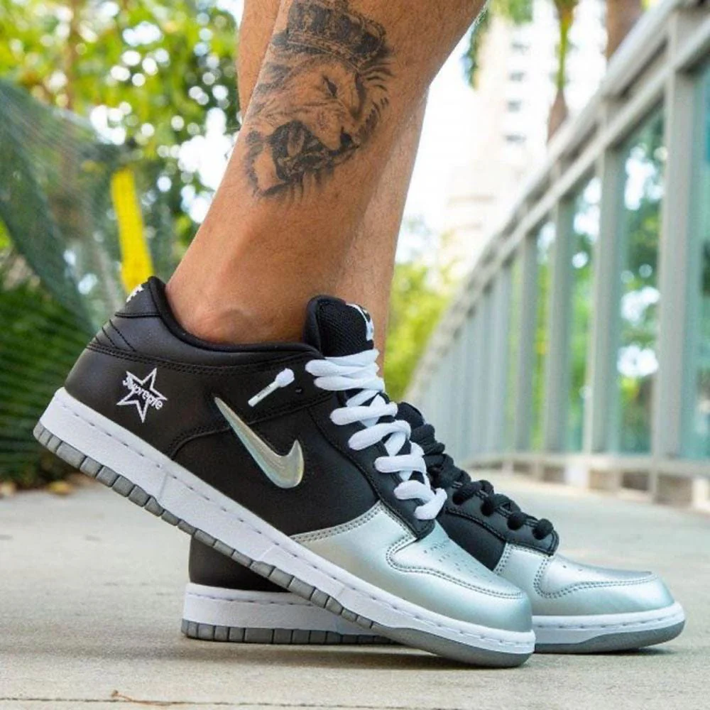 Supreme x Nike Dunk SB Low QS 'Metallic Silver' - Image 6