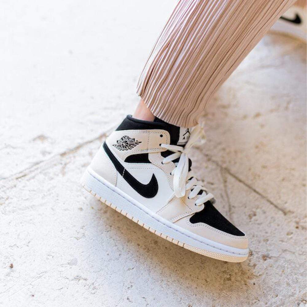 Air Jordan 1 Mid Wmns 'Barely Orange' - Image 7