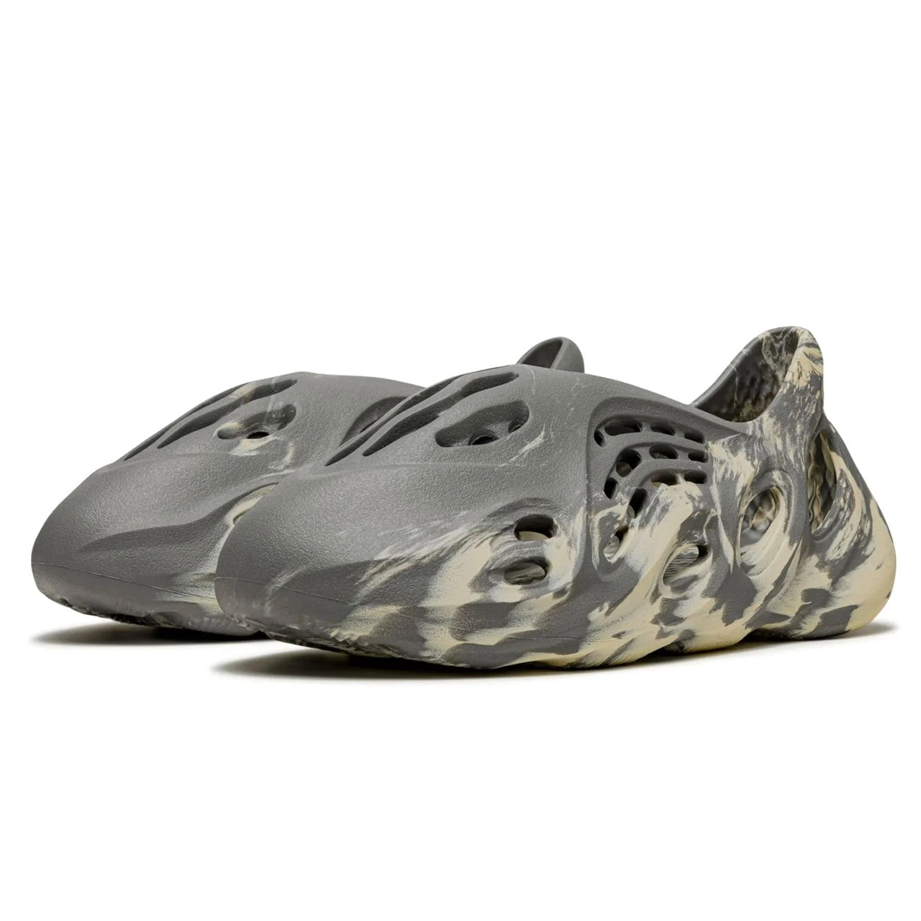 Yeezy Foam Runner 'MXT Moon Grey' - Image 2