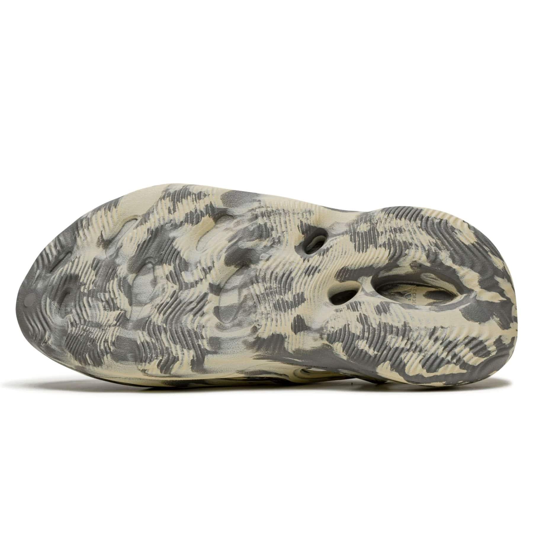 Yeezy Foam Runner 'MXT Moon Grey' - Image 5