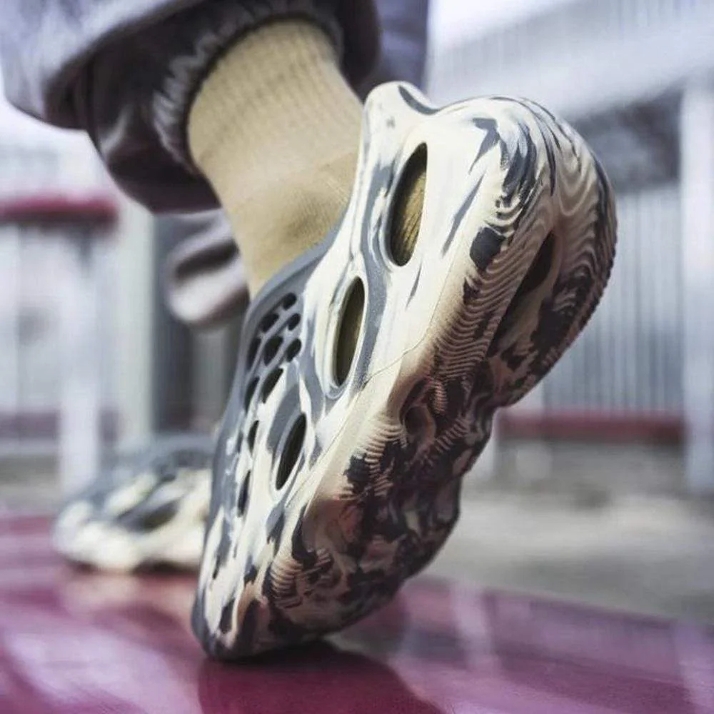 Yeezy Foam Runner 'MXT Moon Grey' - Image 6