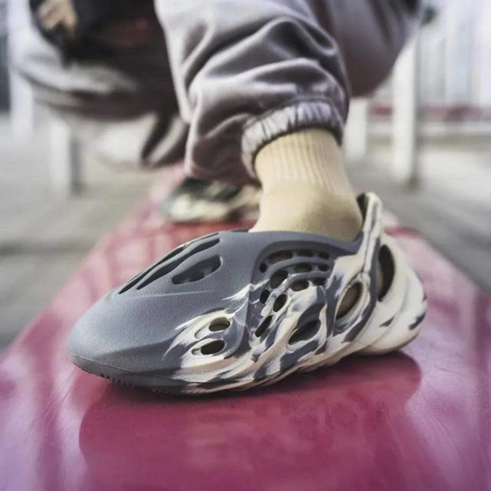 Yeezy Foam Runner 'MXT Moon Grey' - Image 7